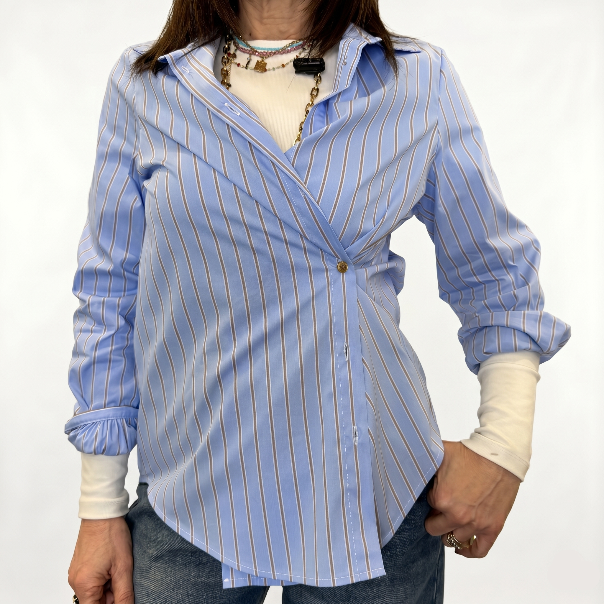 KIKISIX Camicia con ripresa laterale celeste rigata