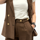 Gilet moro con spilla