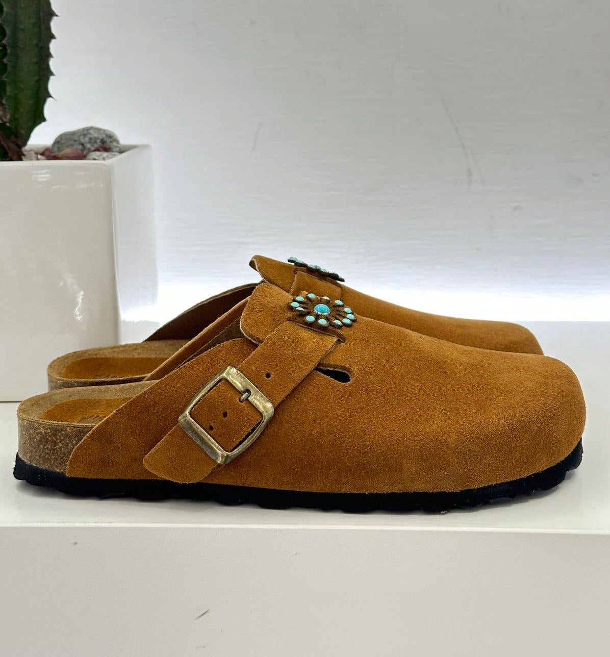 Taji leather-colored sabot