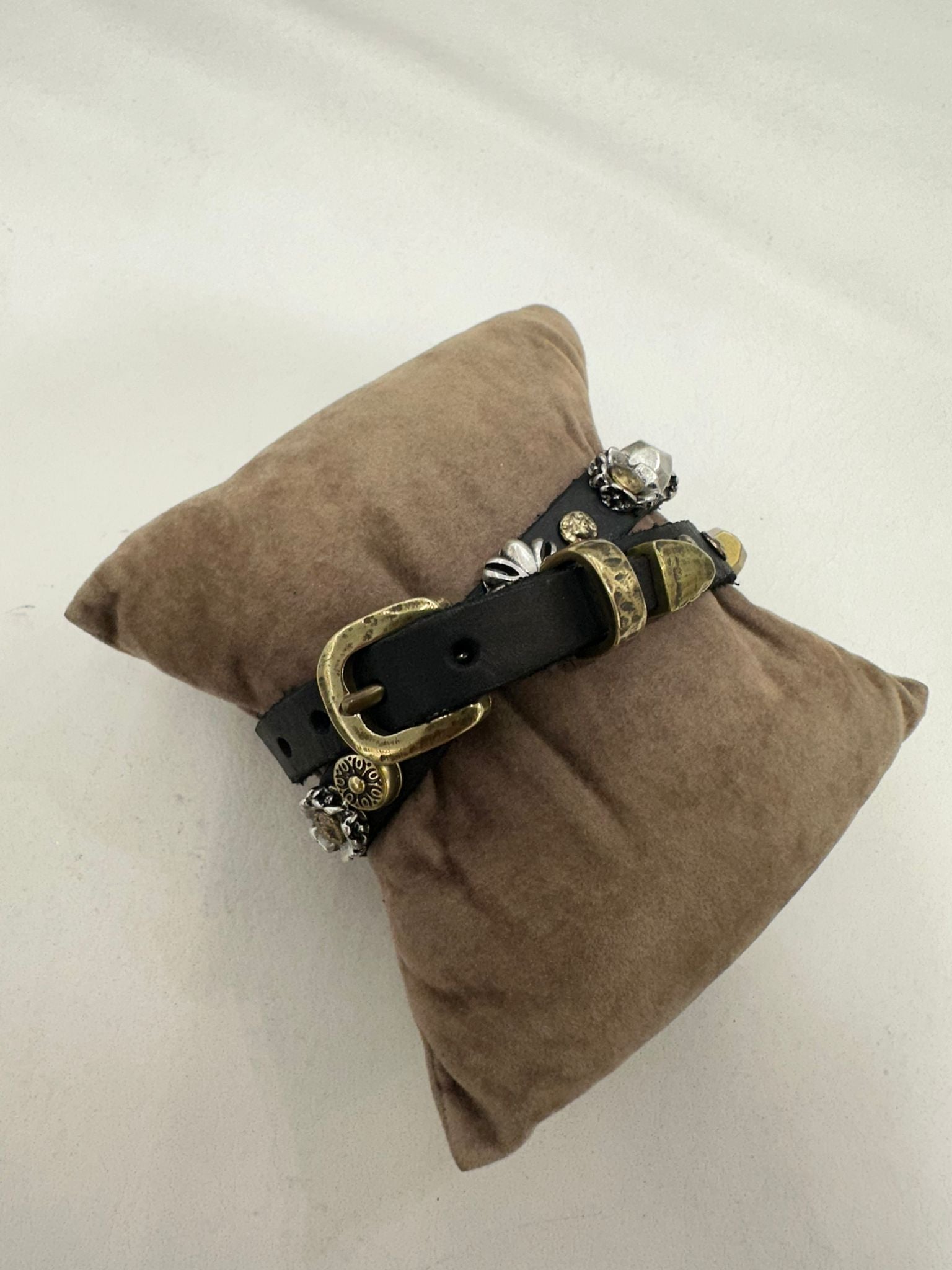 Campomaggi GIOVE bracelet black with silver and gold studs
