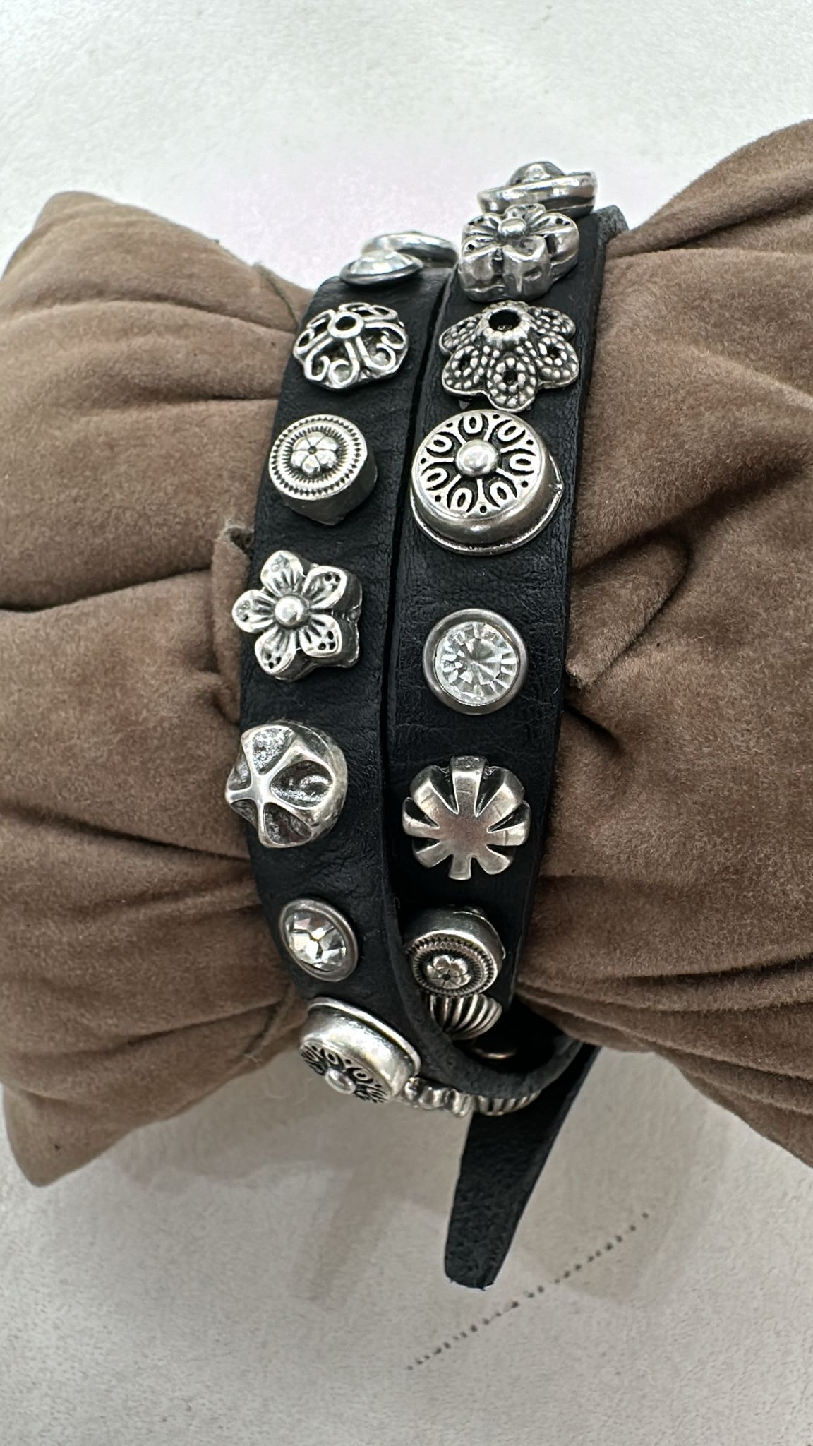 Campomaggi VENERE bracelet black with silver studs