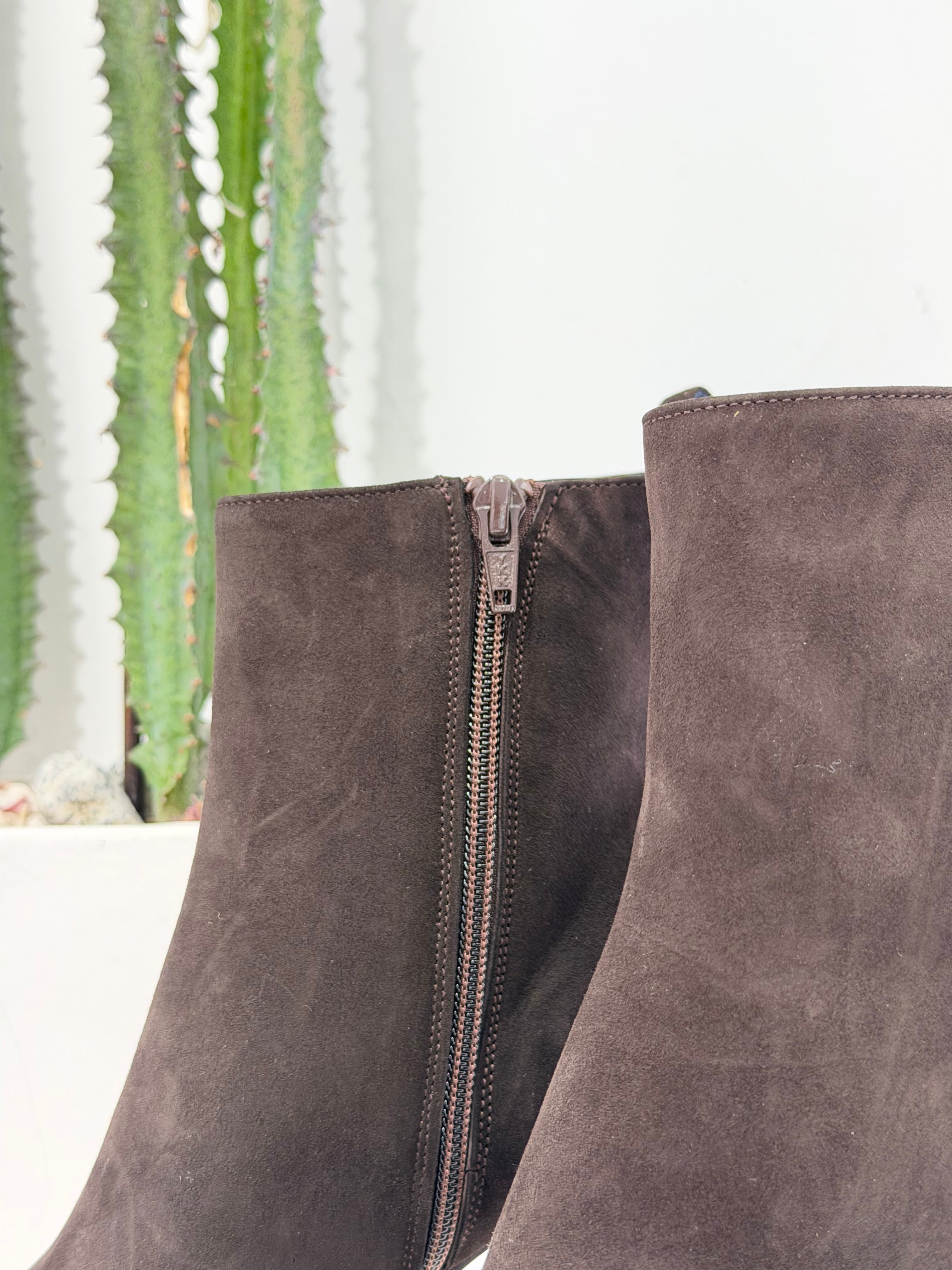 Isabelle Paris stivaletto pelle scamosciata  t.moro con zip