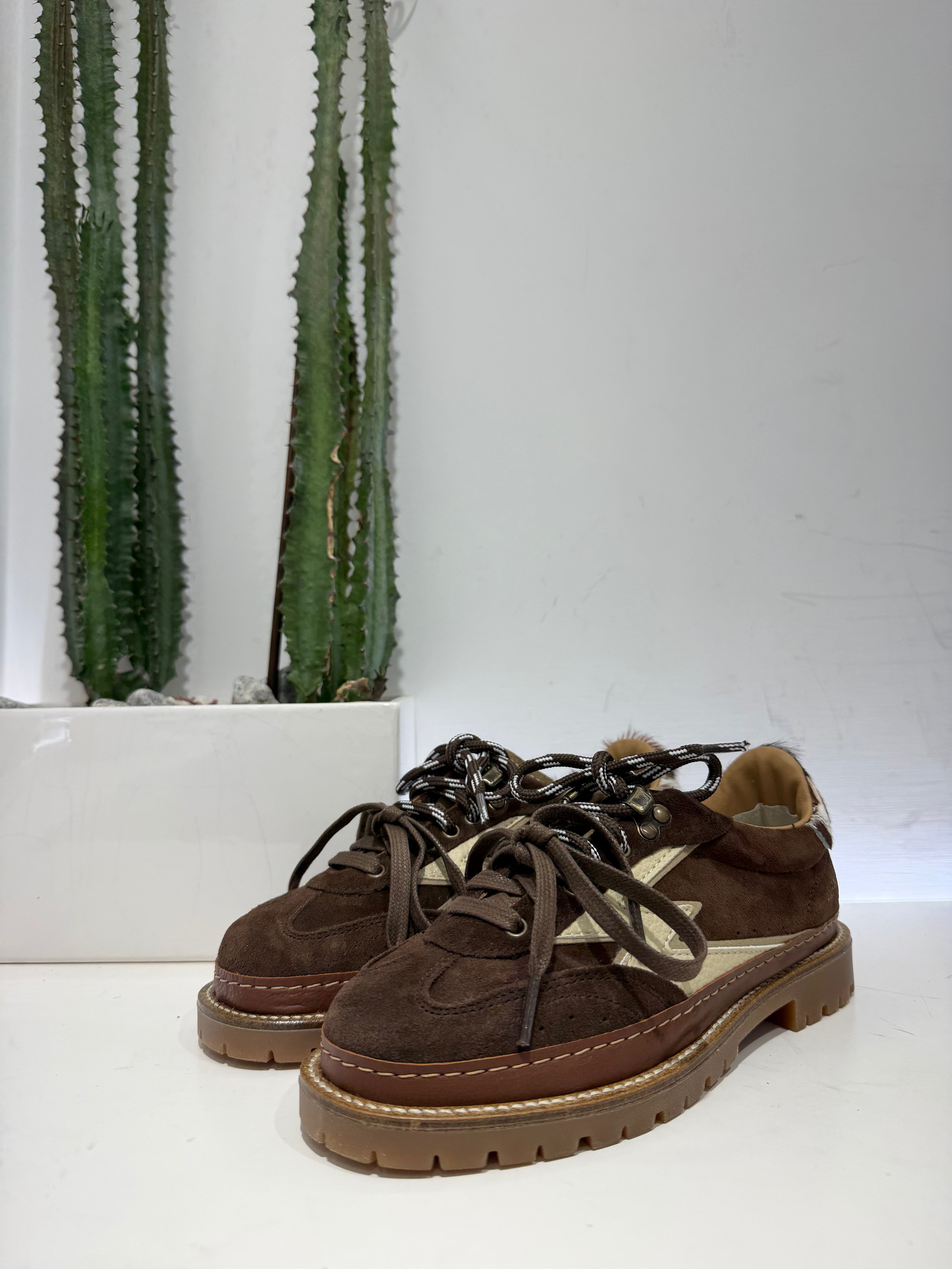 Moa CLUB PEAK SUEDE MARRONE E BACKTAB CAVALLINO