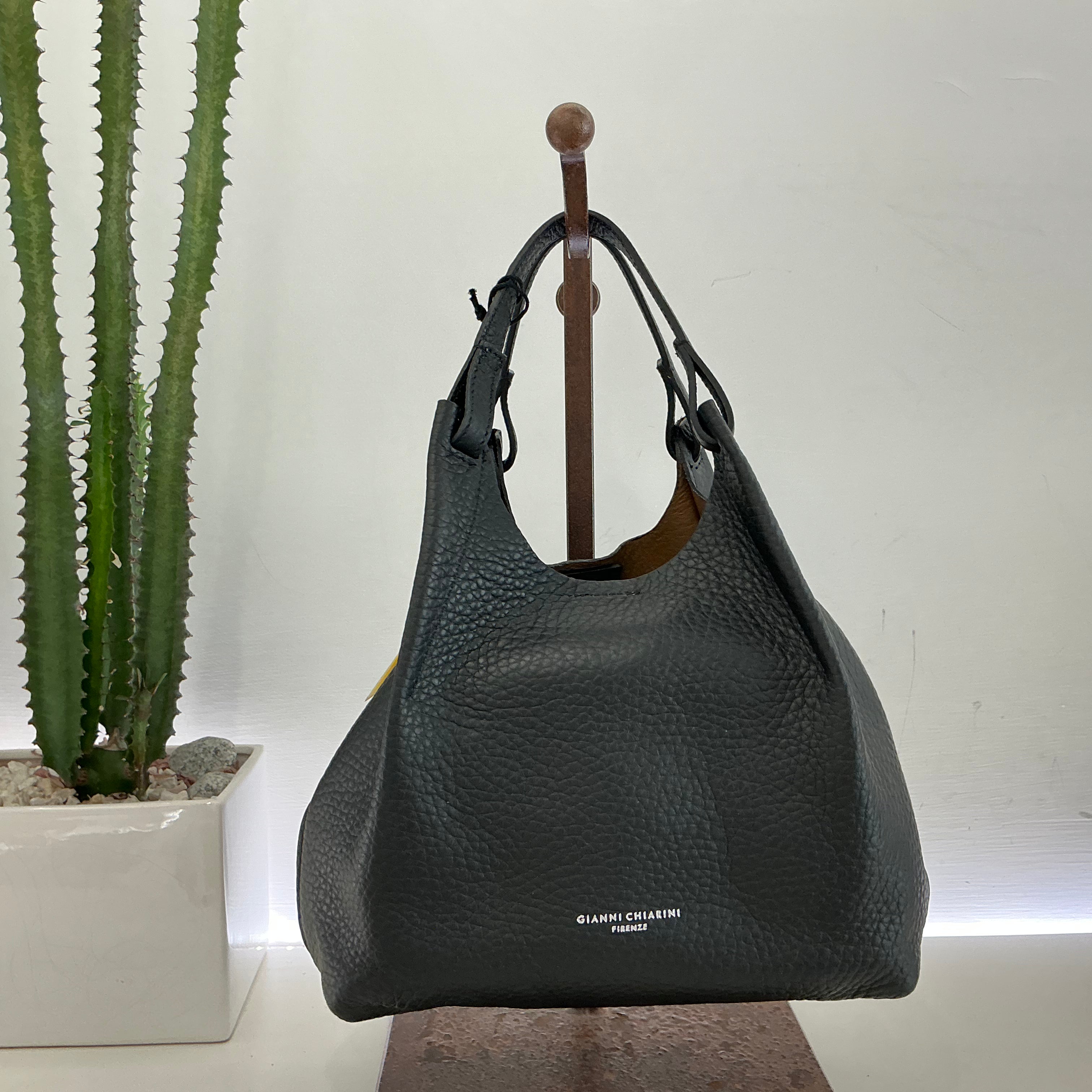 Gianni Chiarini  linea DUA formato medio nero