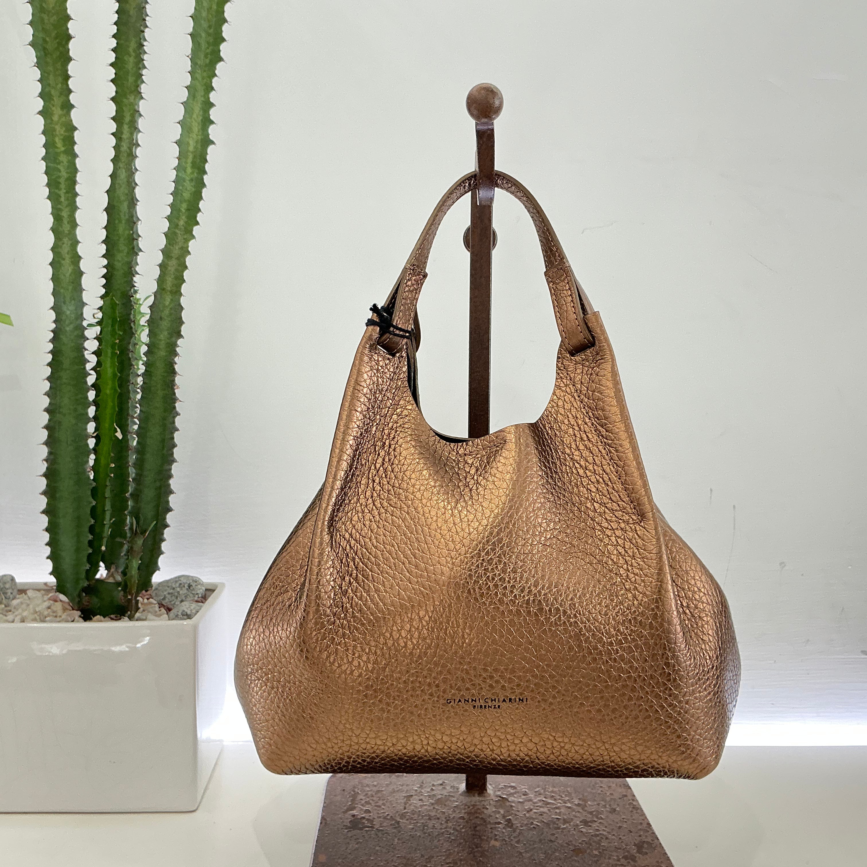 Gianni Chiarini  linea DUA formato medio toasted moro