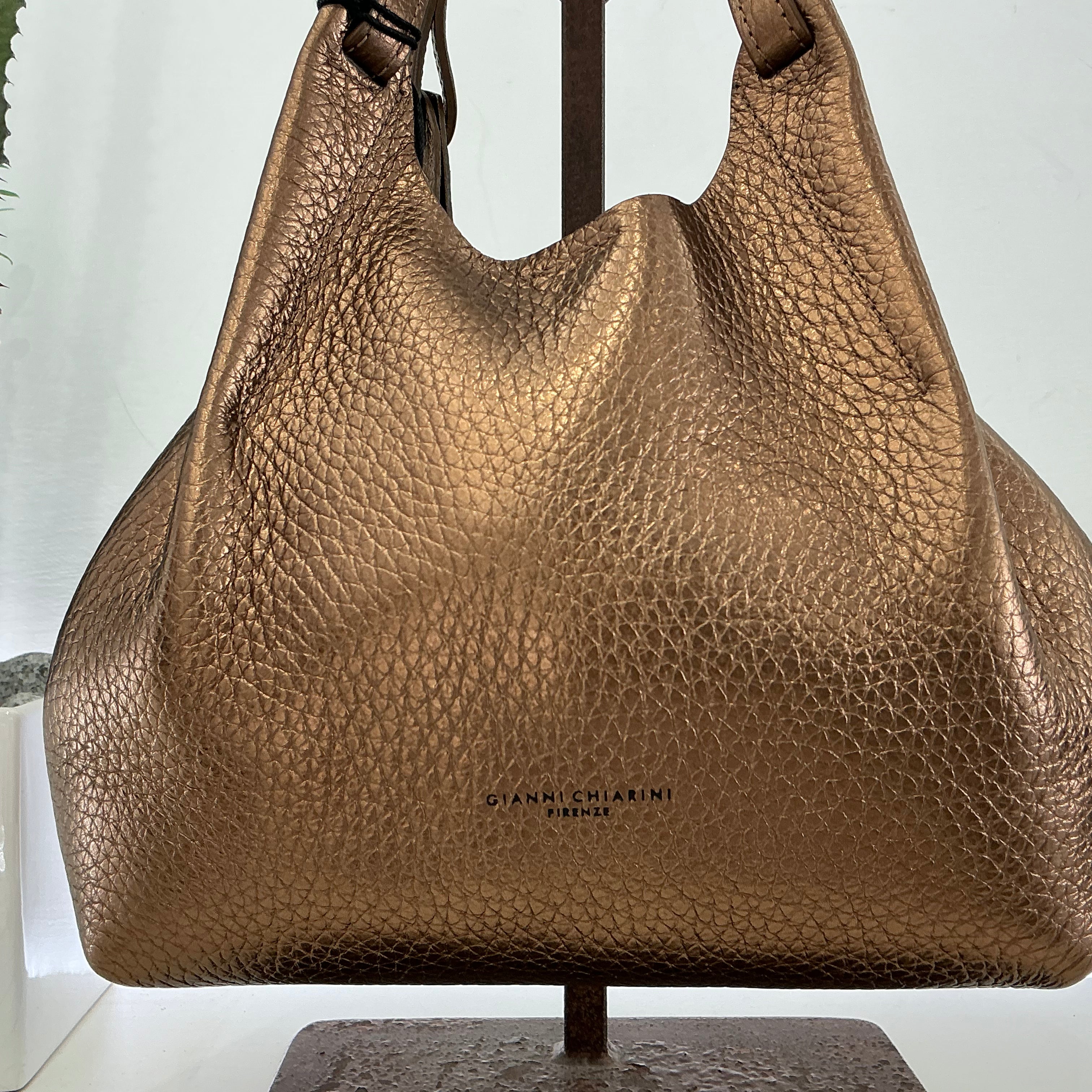 Gianni Chiarini  linea DUA formato medio toasted moro