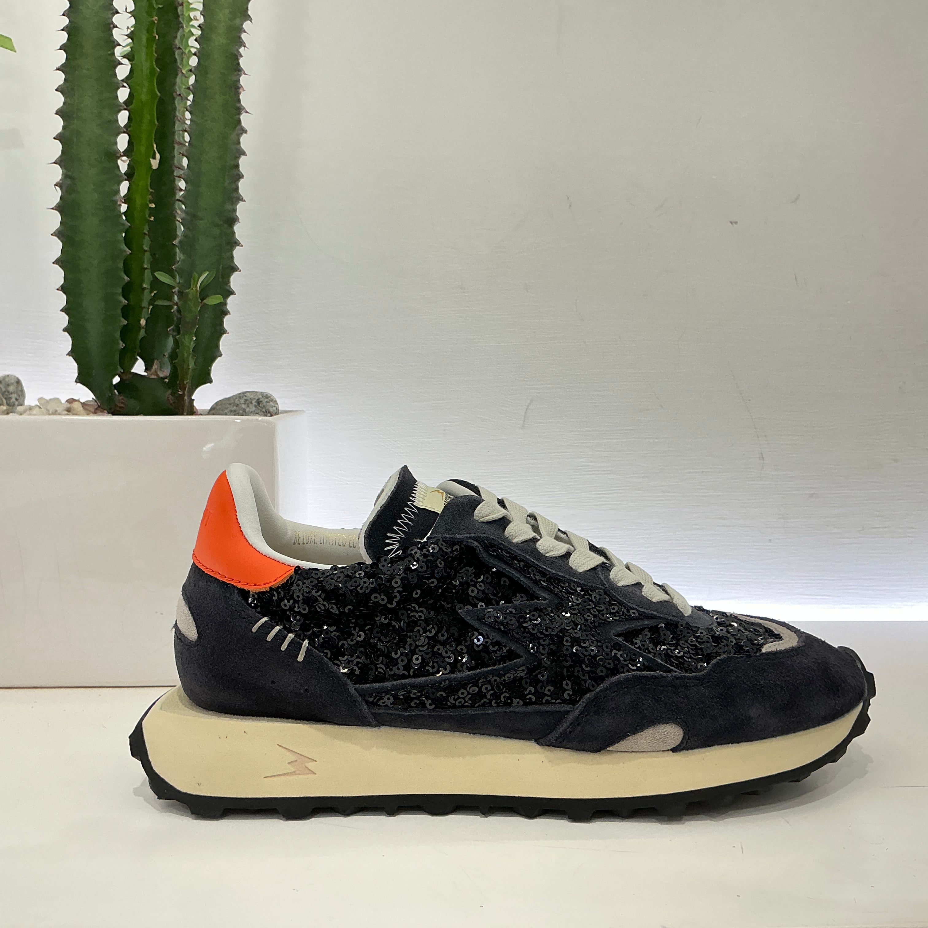 Moa sneakers modello running fulmine paillettes nere
