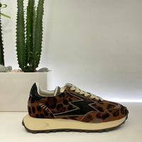 Moa sneakers modello running cavallino Leo