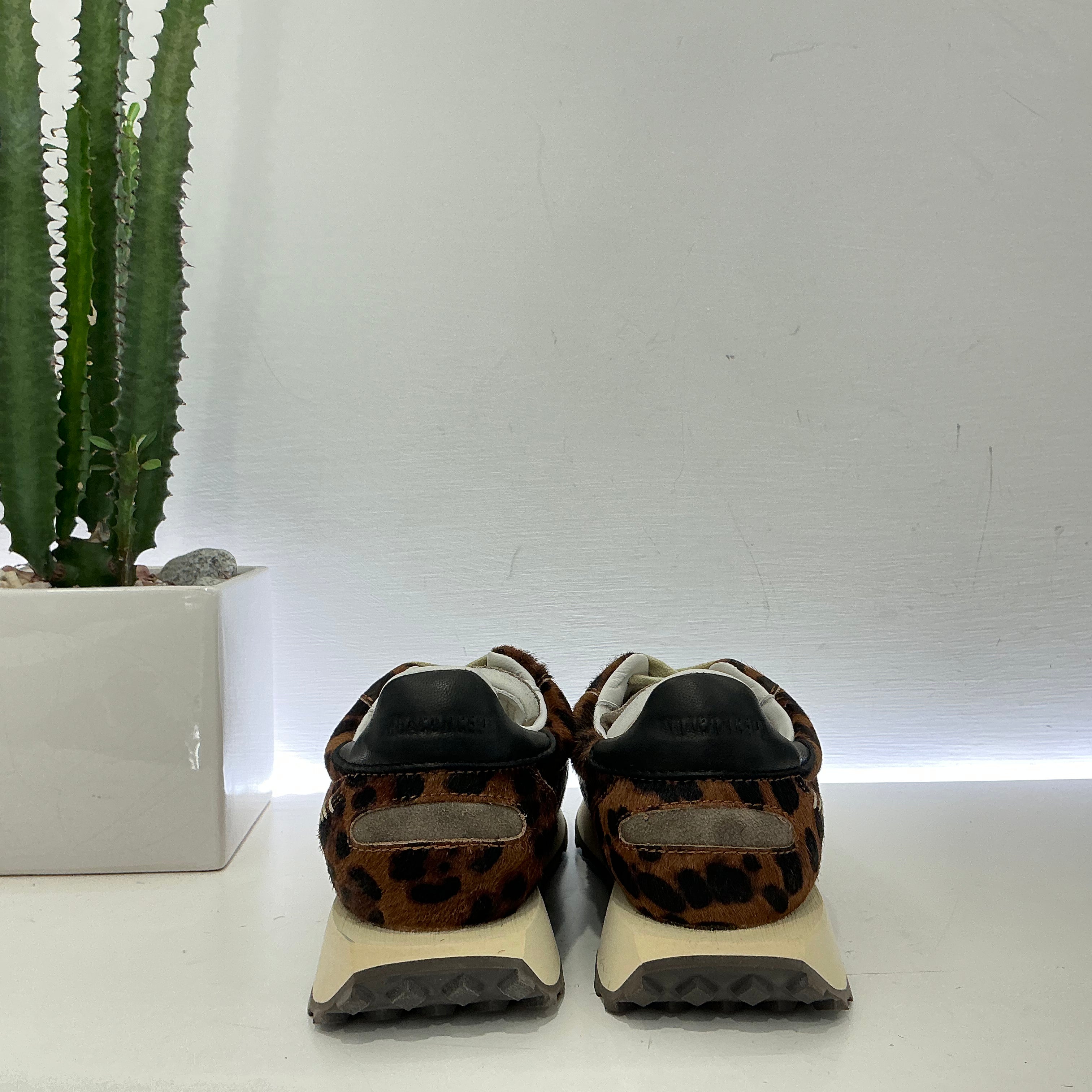 Moa sneakers modello running cavallino Leo