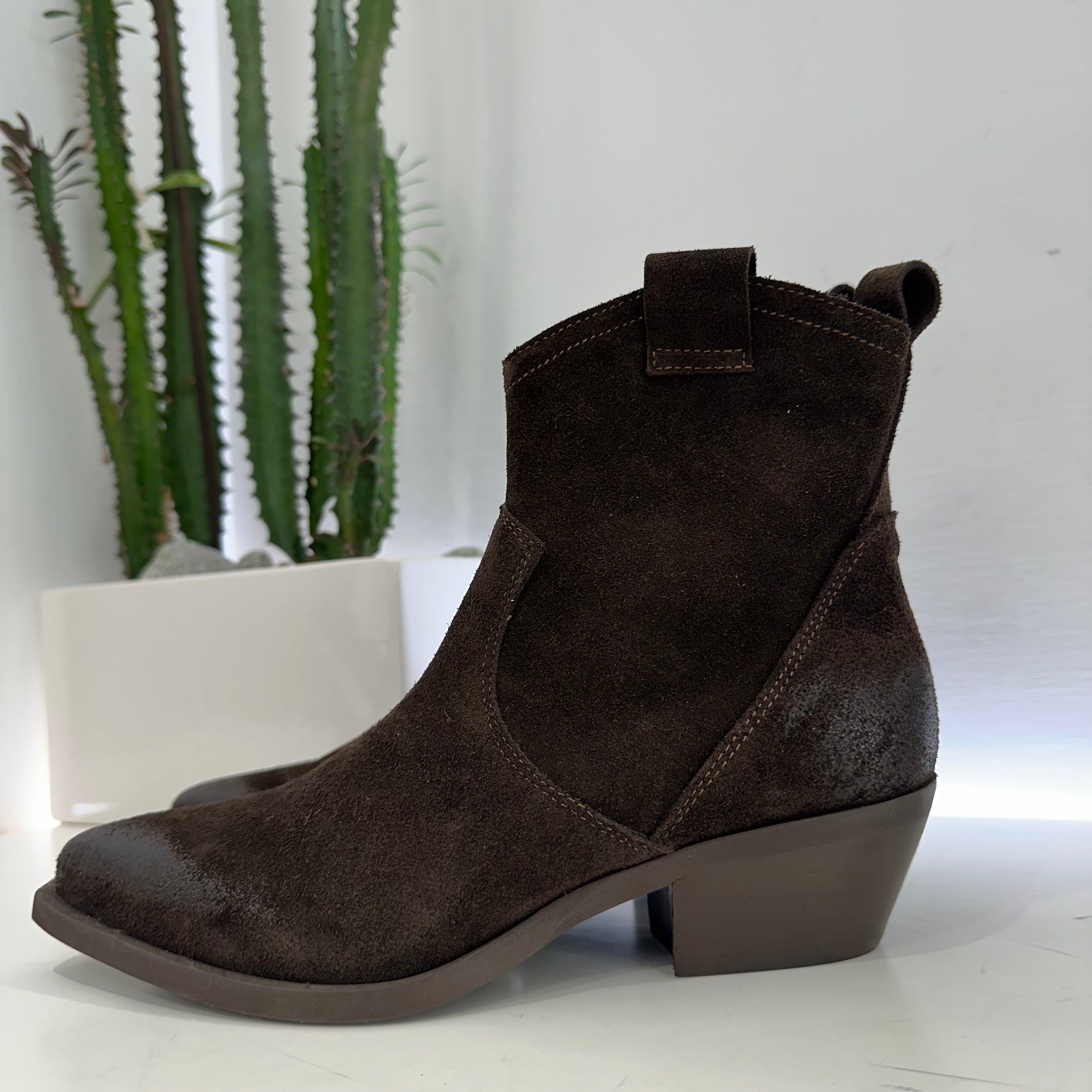 Stivaletto texano PAKY pellame scamosciato t.moro tacco 20