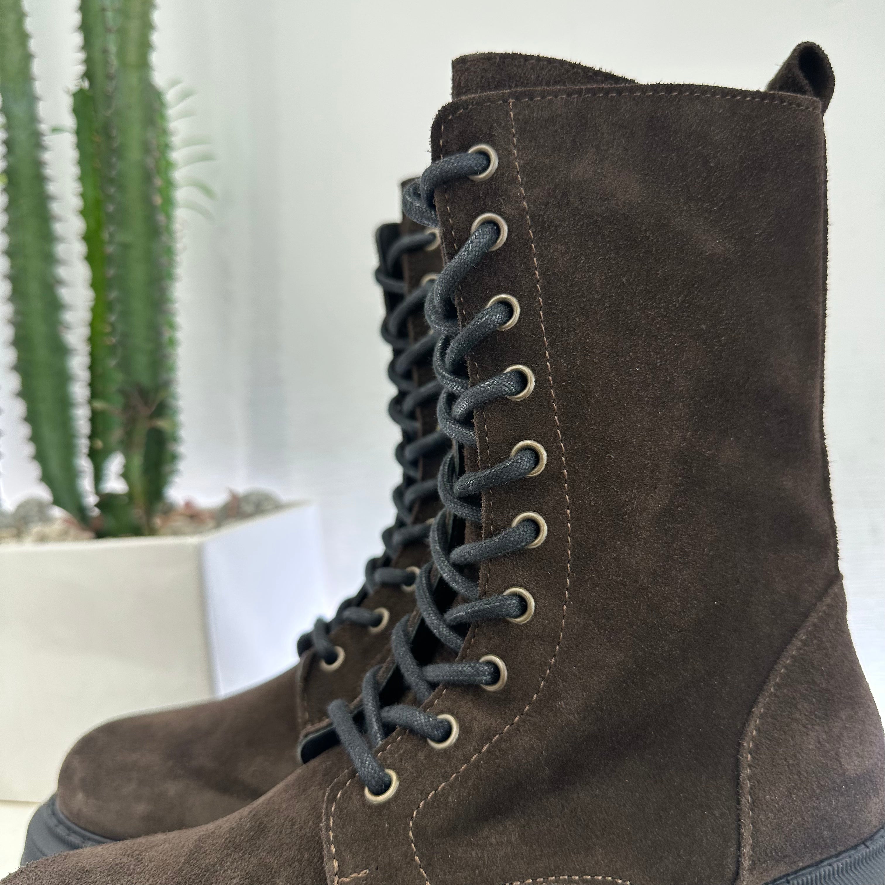 Anfibio SUEDE MORO