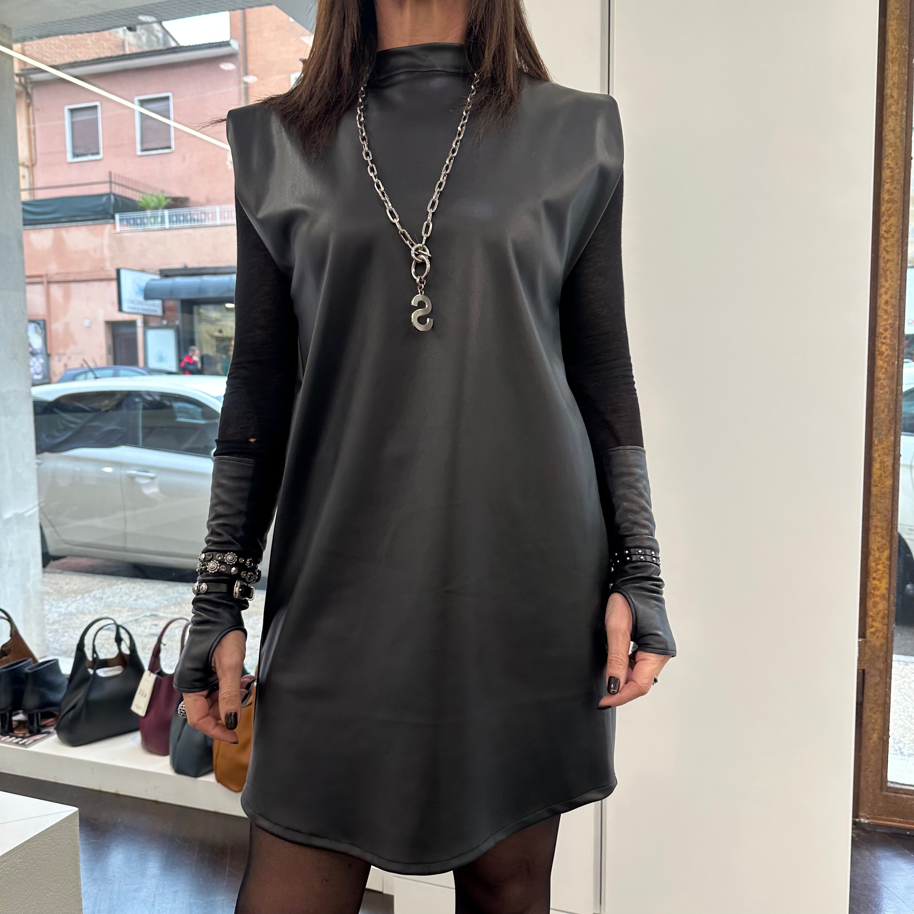 Kikisix Abito ecopelle nero