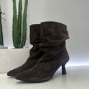 Stivaletto in pellame scamosciato moro