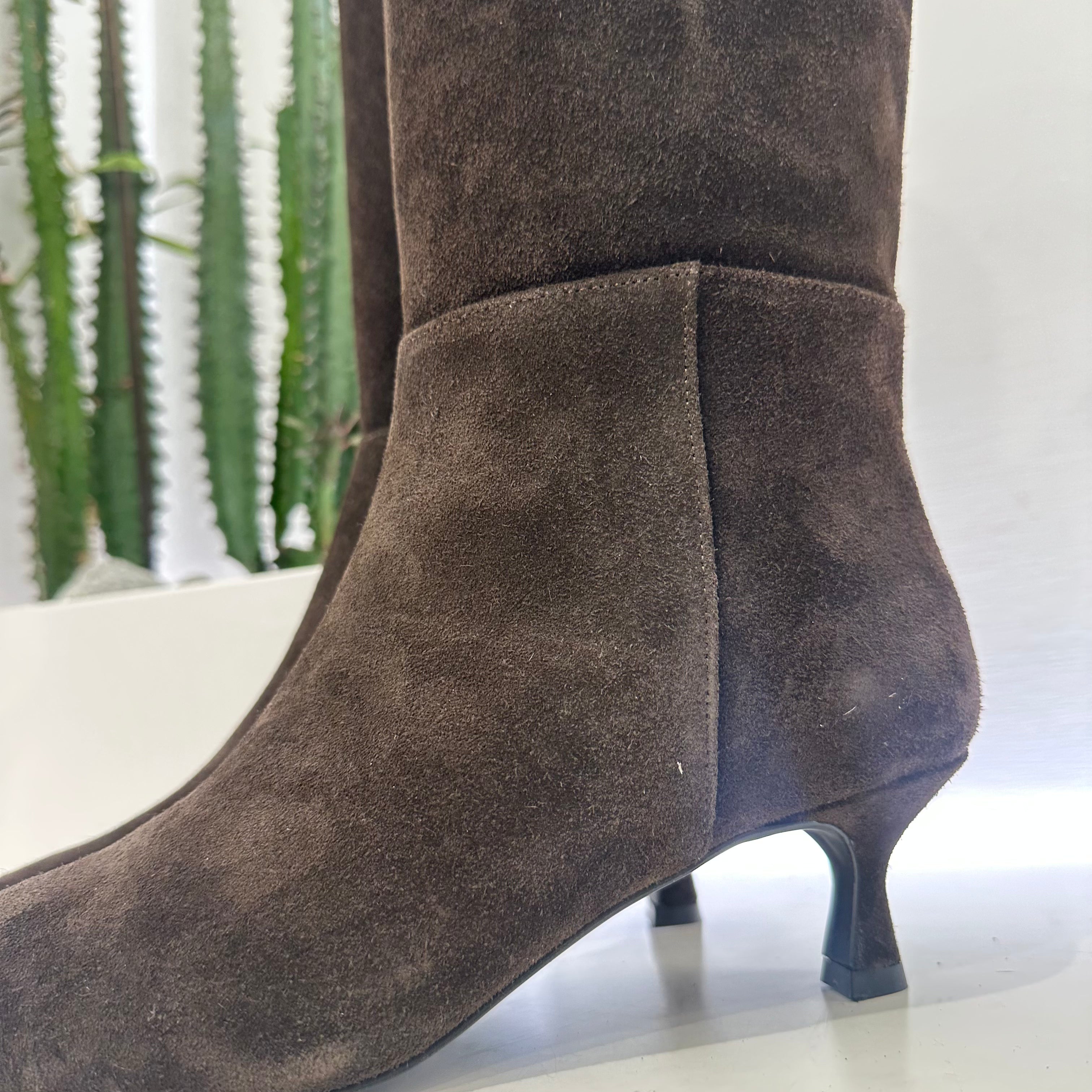 Stivale in pelle suede marrone tacco 5 cm