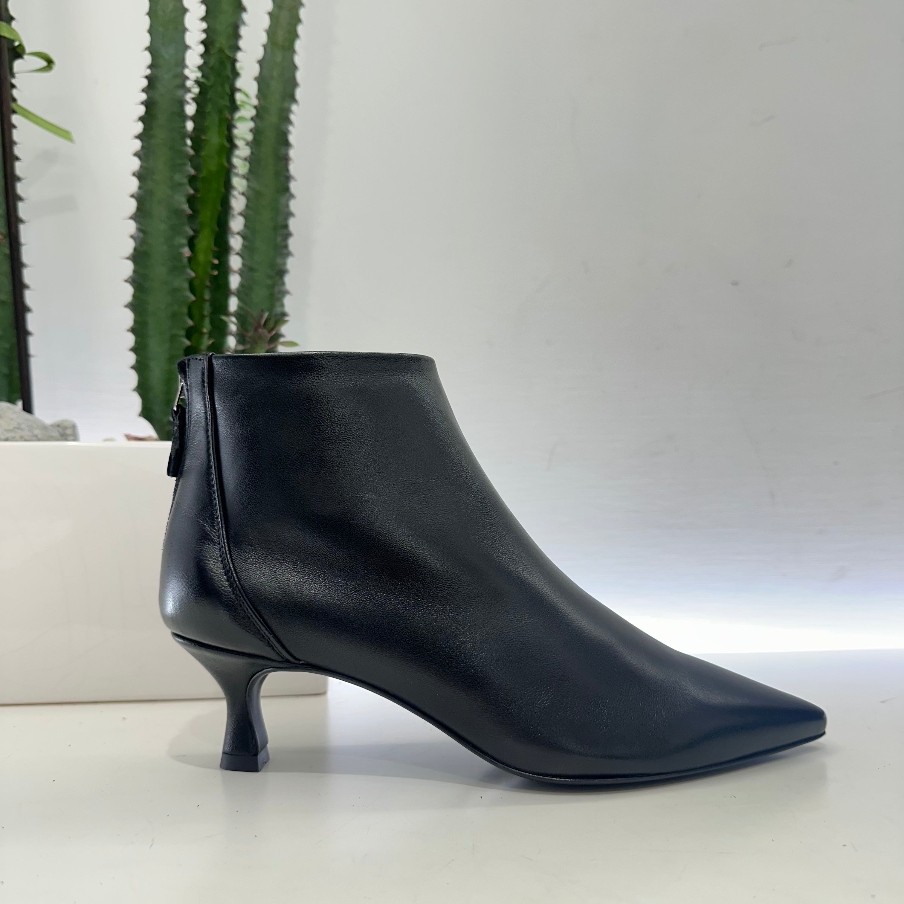 Stivaletto in pelle nero tacco 5 cm