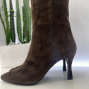 Stivale in pelle suede marrone tacco 9 cm