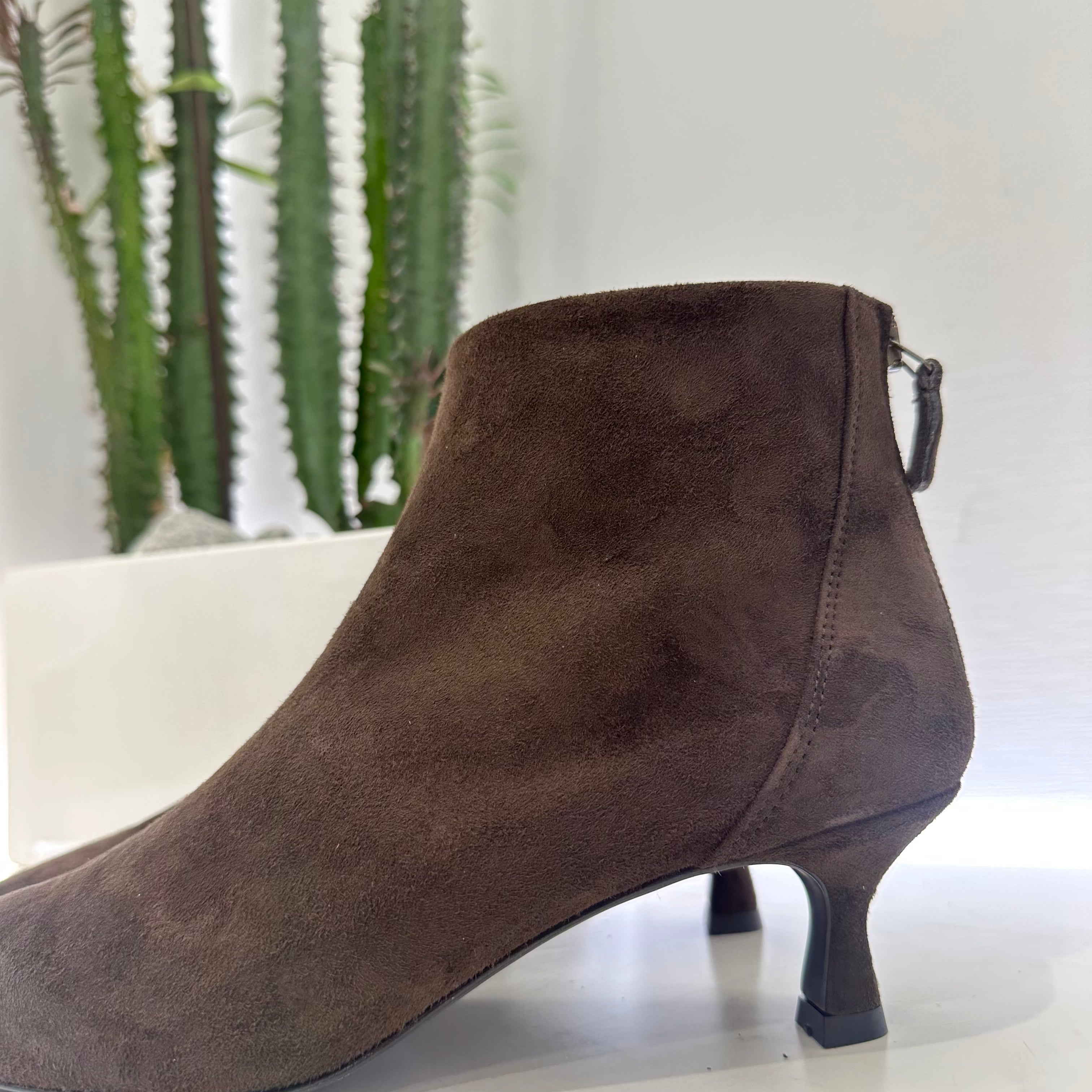 Stivaletto in pelle suede marrone tacco 5 cm