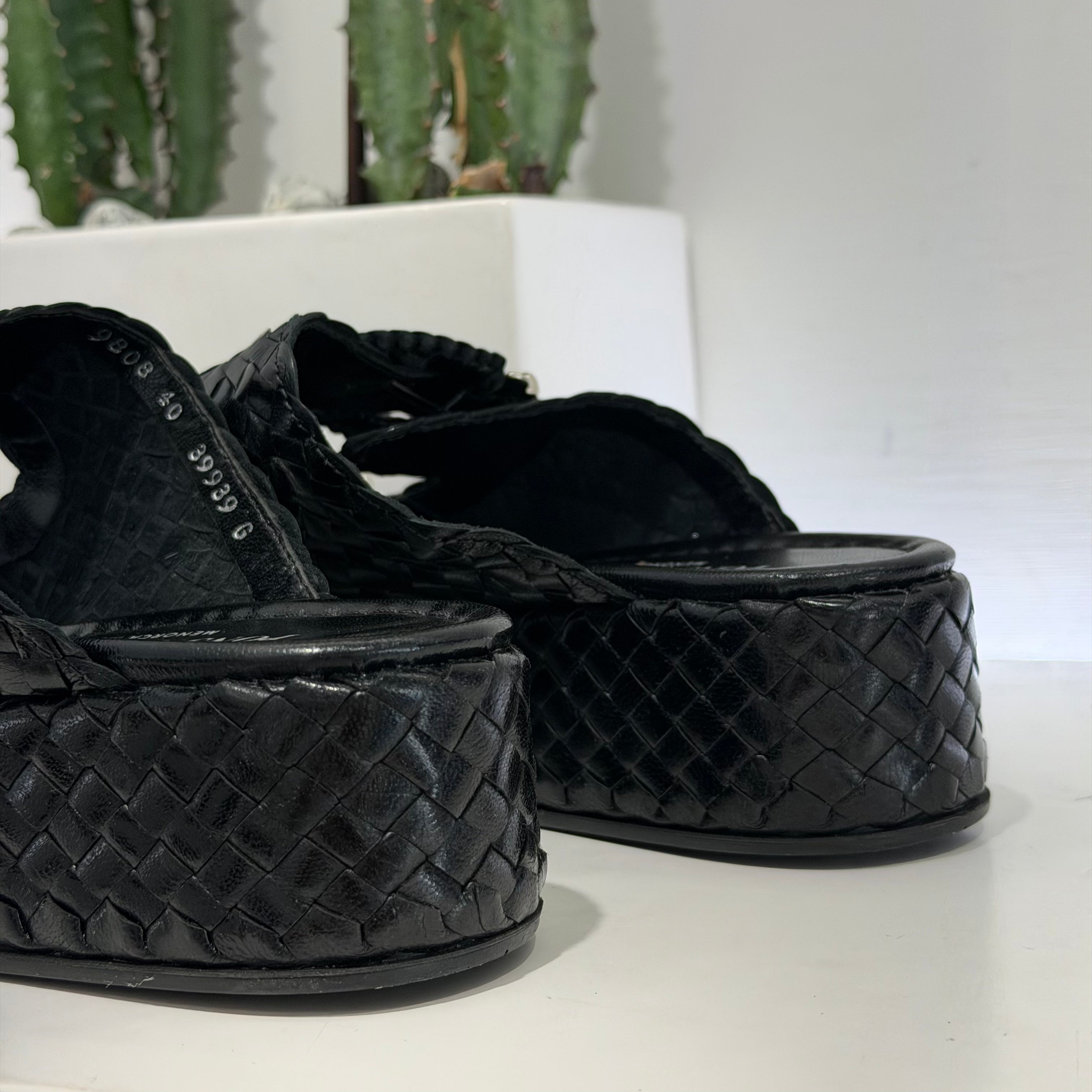 Pons Quintana sandalo doppia fascia con fibbia con tomaia nera intrecciata