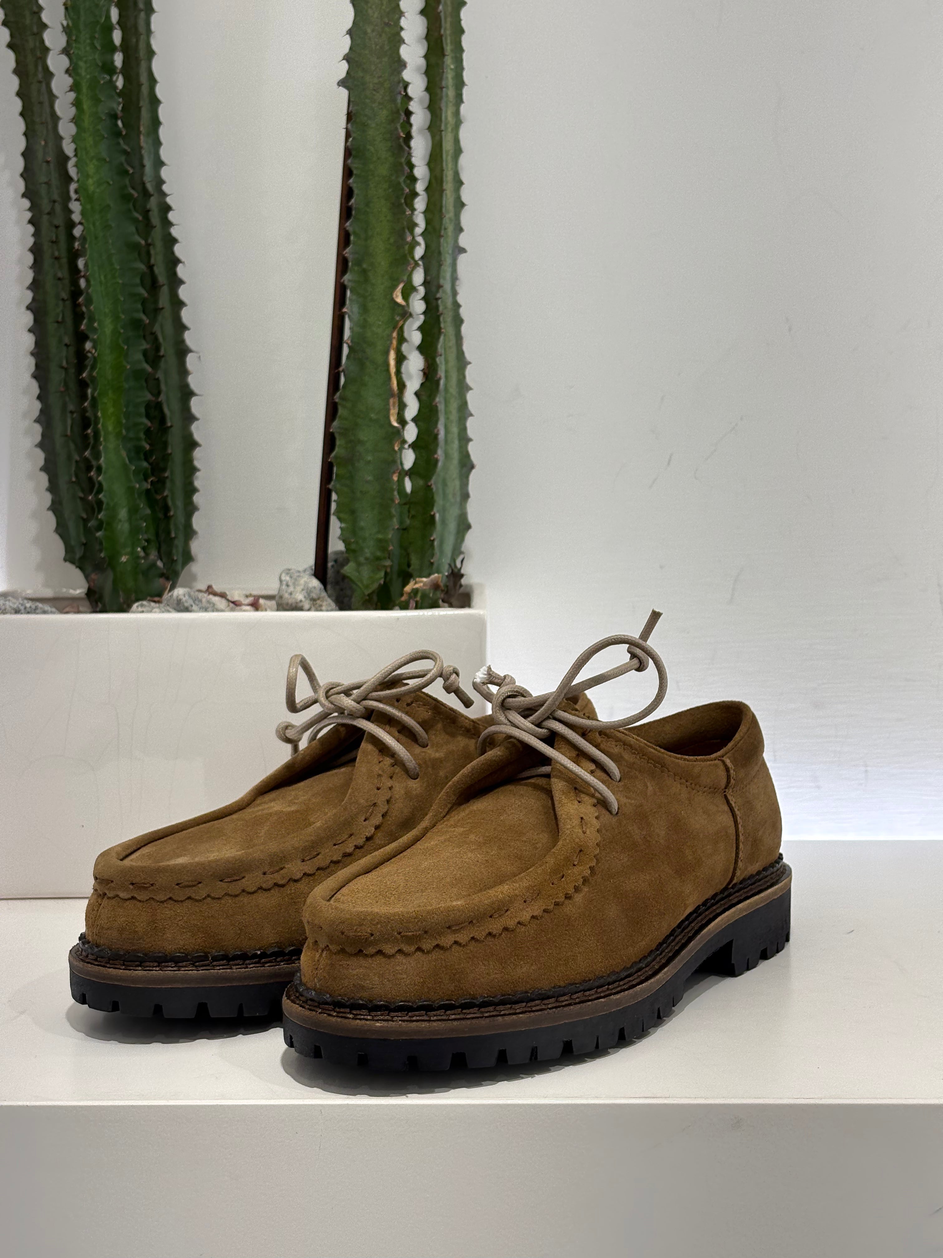 BEKK modello sebago lacci vaschetta suede sabbia