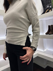 Maglia Scollo Asimmetrico