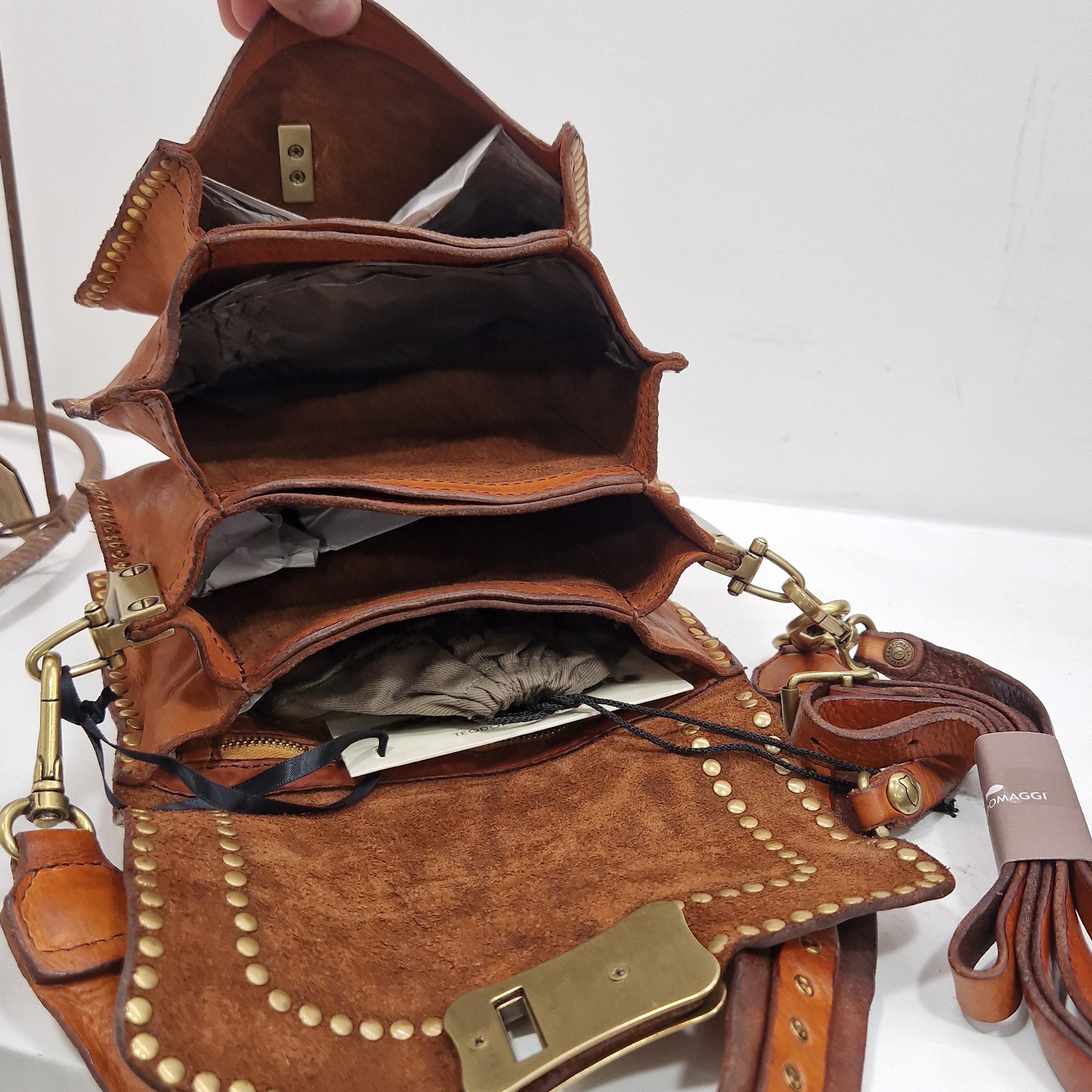 Campomaggi borsa Agnese color cuoio rivetti oro