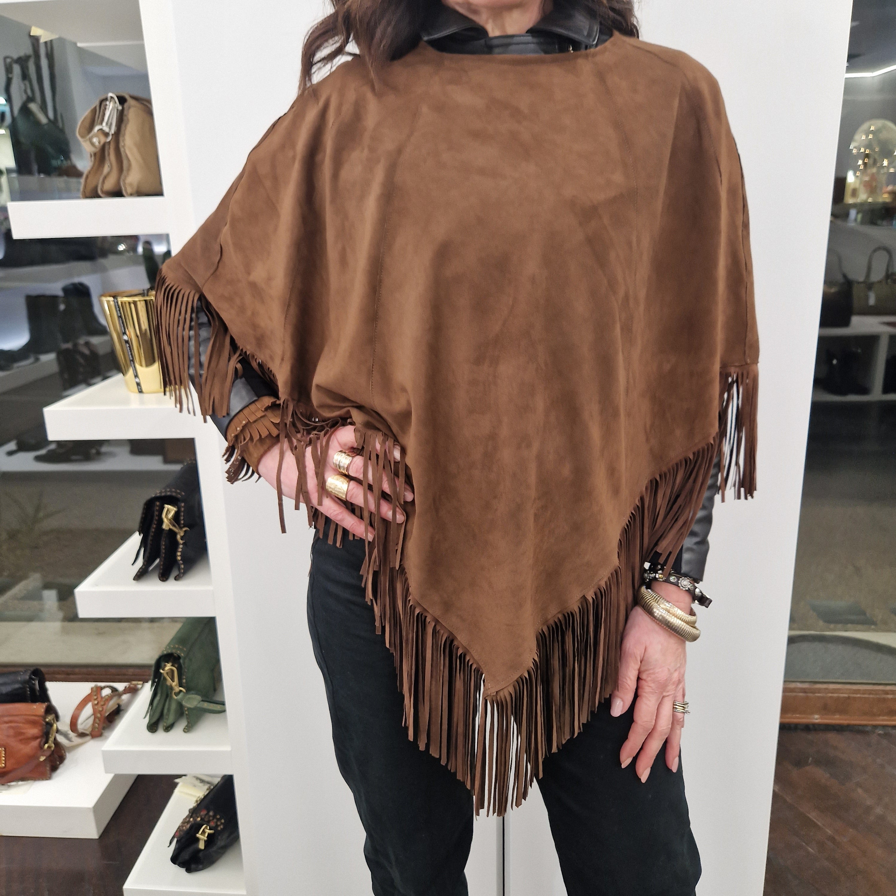 Cappa  in pelle scamosciata con frange  color moro