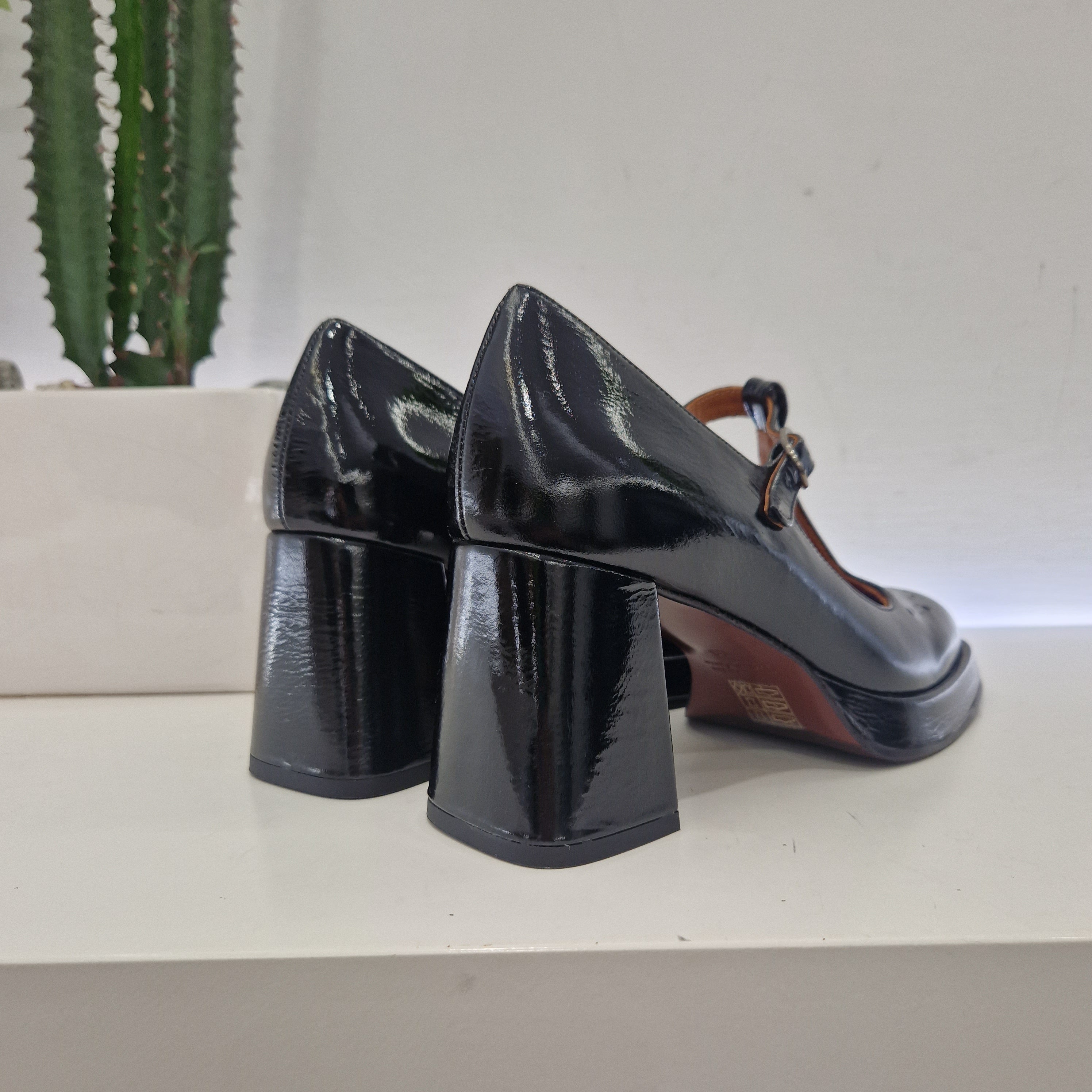 Chie Mihara scarpa cinturino KAYLA vernice nera