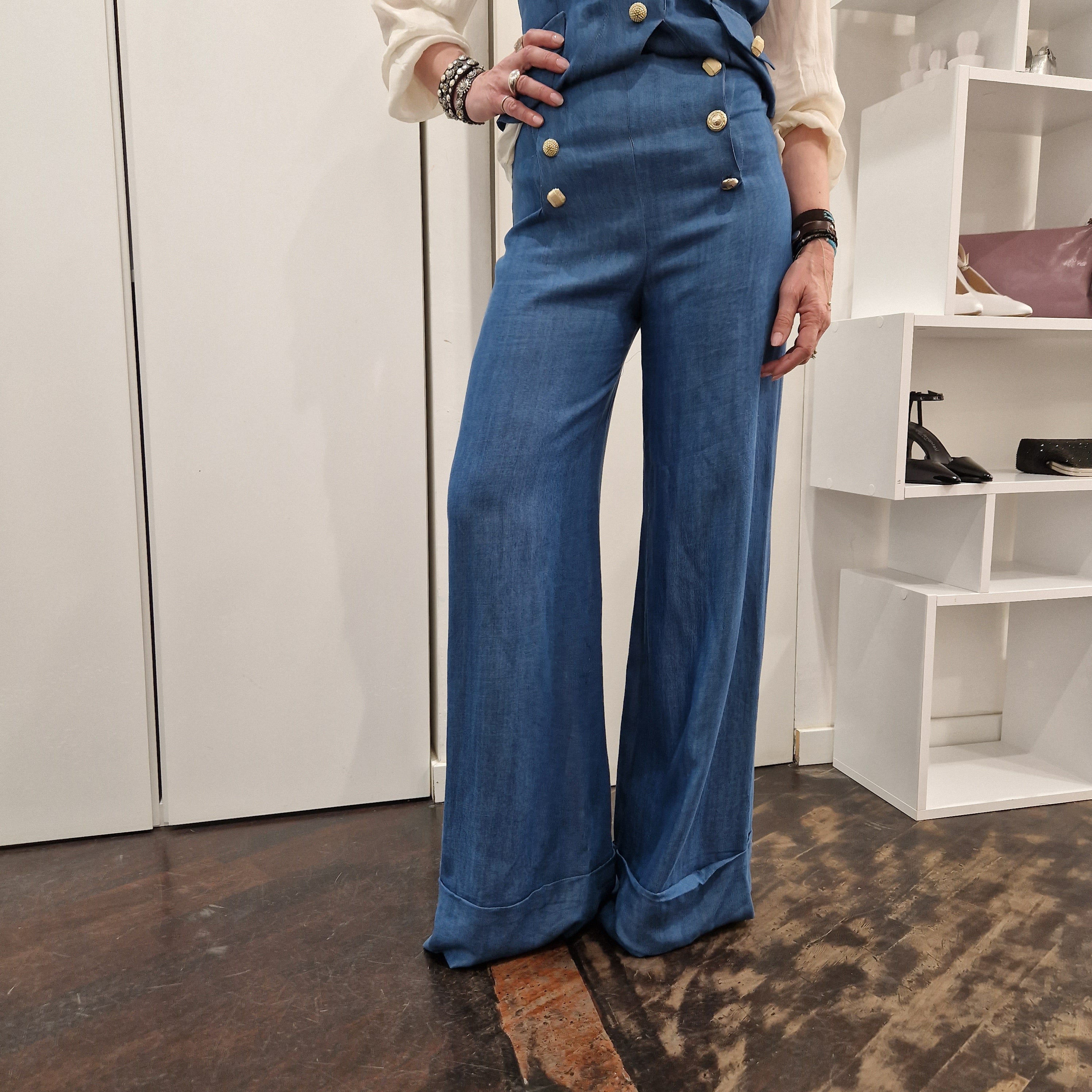 Pantalone denim bottoni oro