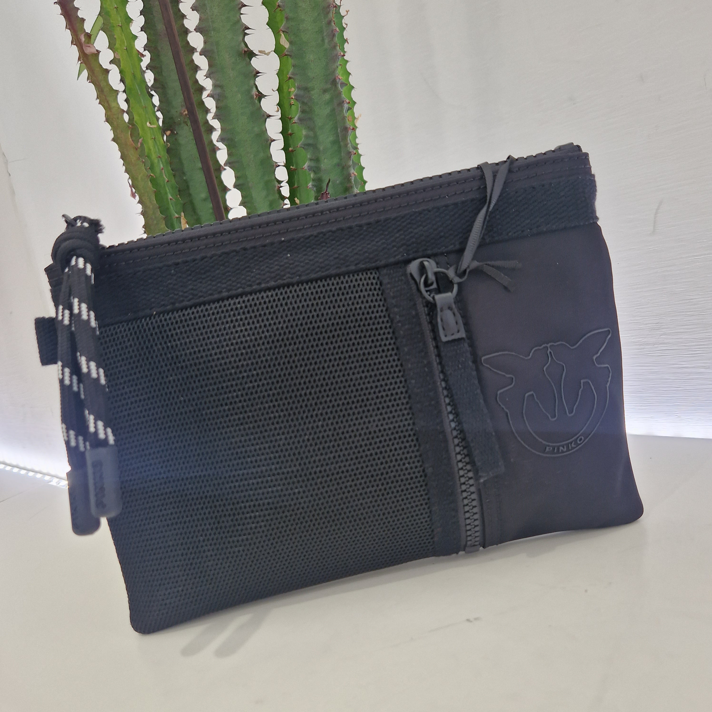 PINKO document holder
