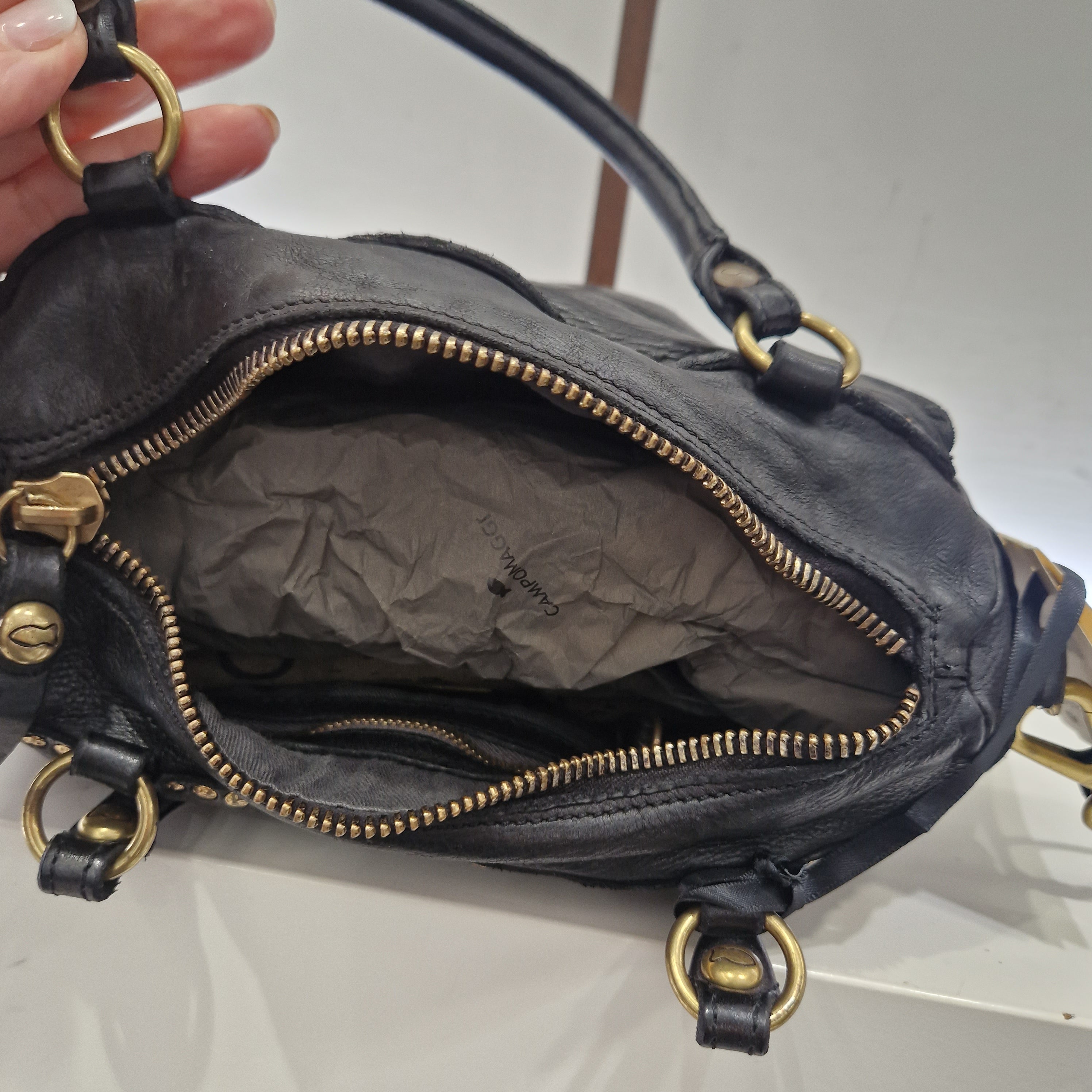 Campomaggi borsa bauletto nero rivetti oro