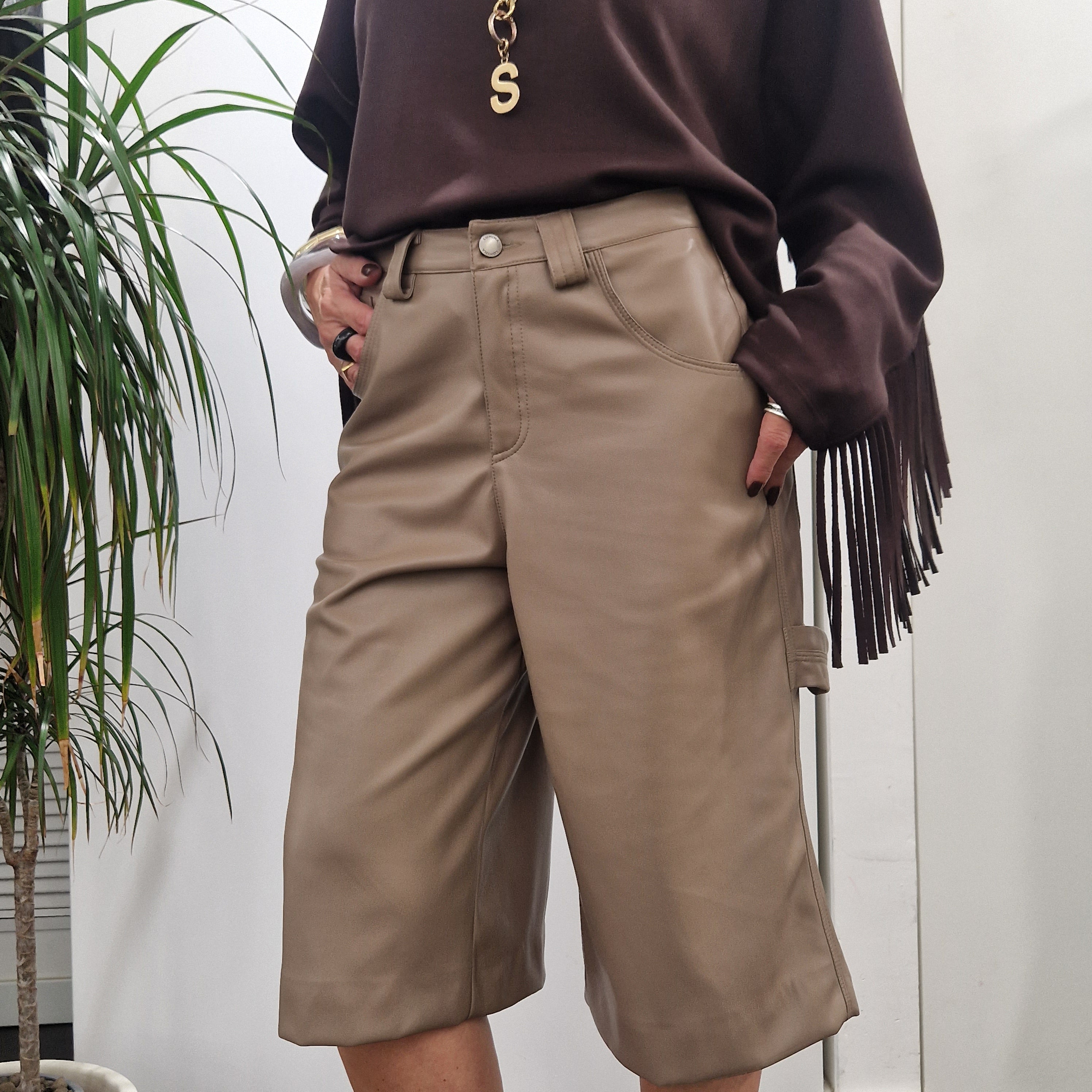 Pantalone bermuda in ecopelle