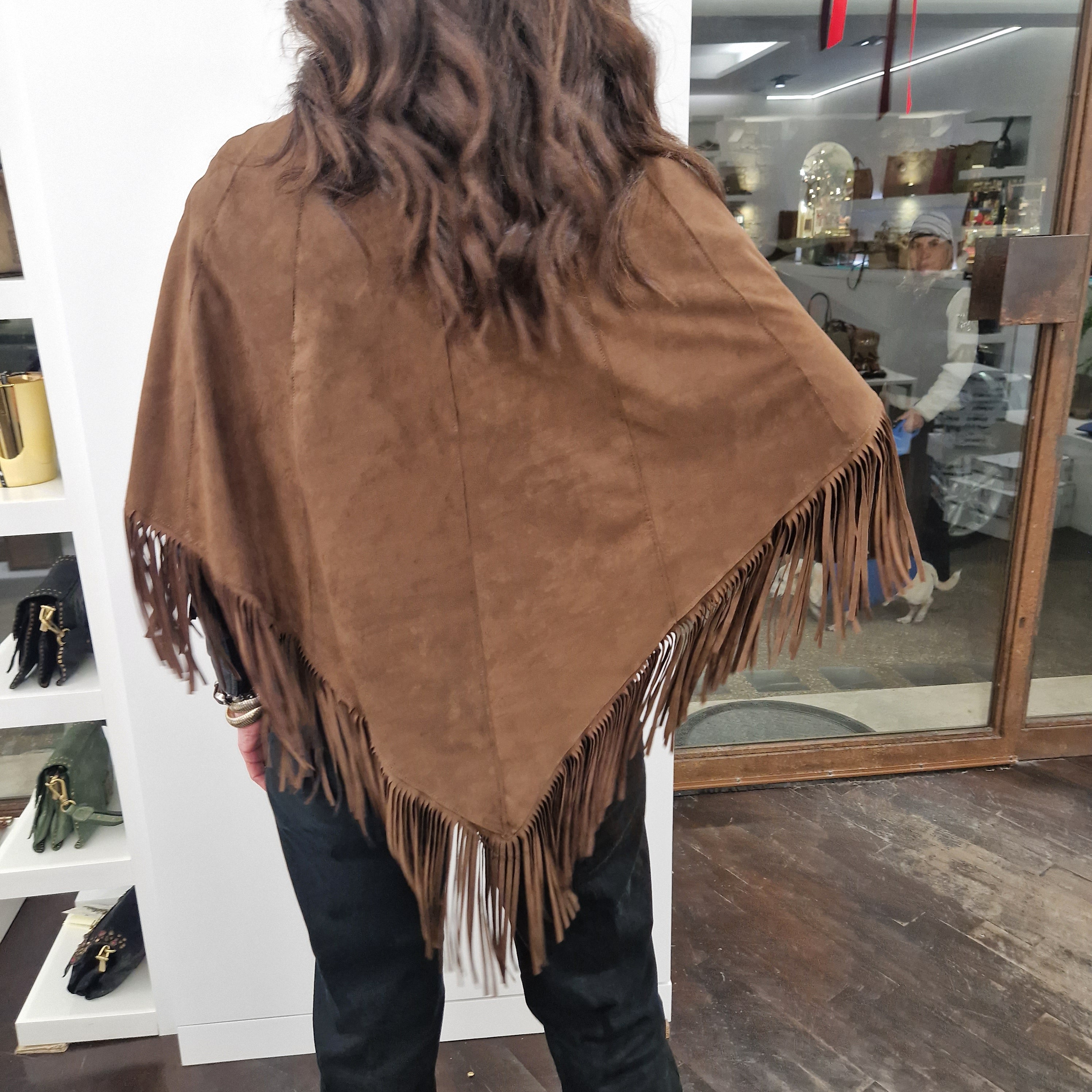 Cappa  in pelle scamosciata con frange  color moro