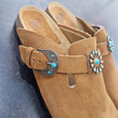 Taji sabot color cuoio con fibbia turchesi