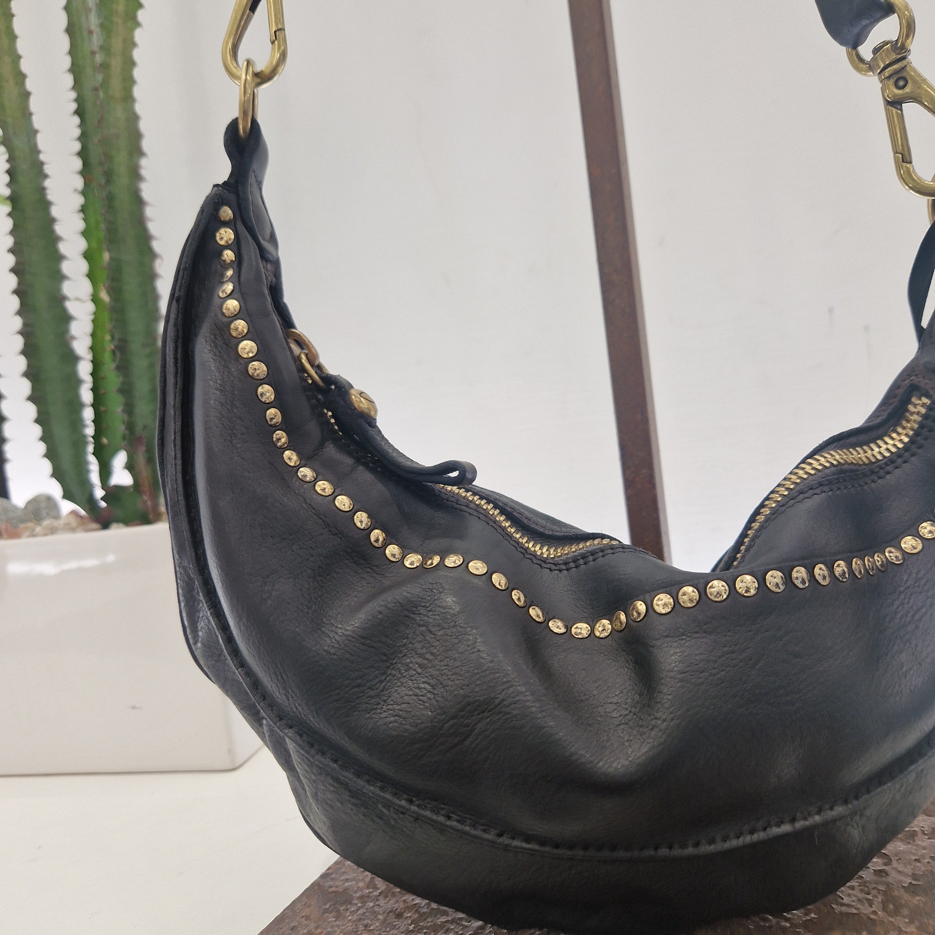 Campomaggi borsa Marsupio Kura in pelle nero con rivetti