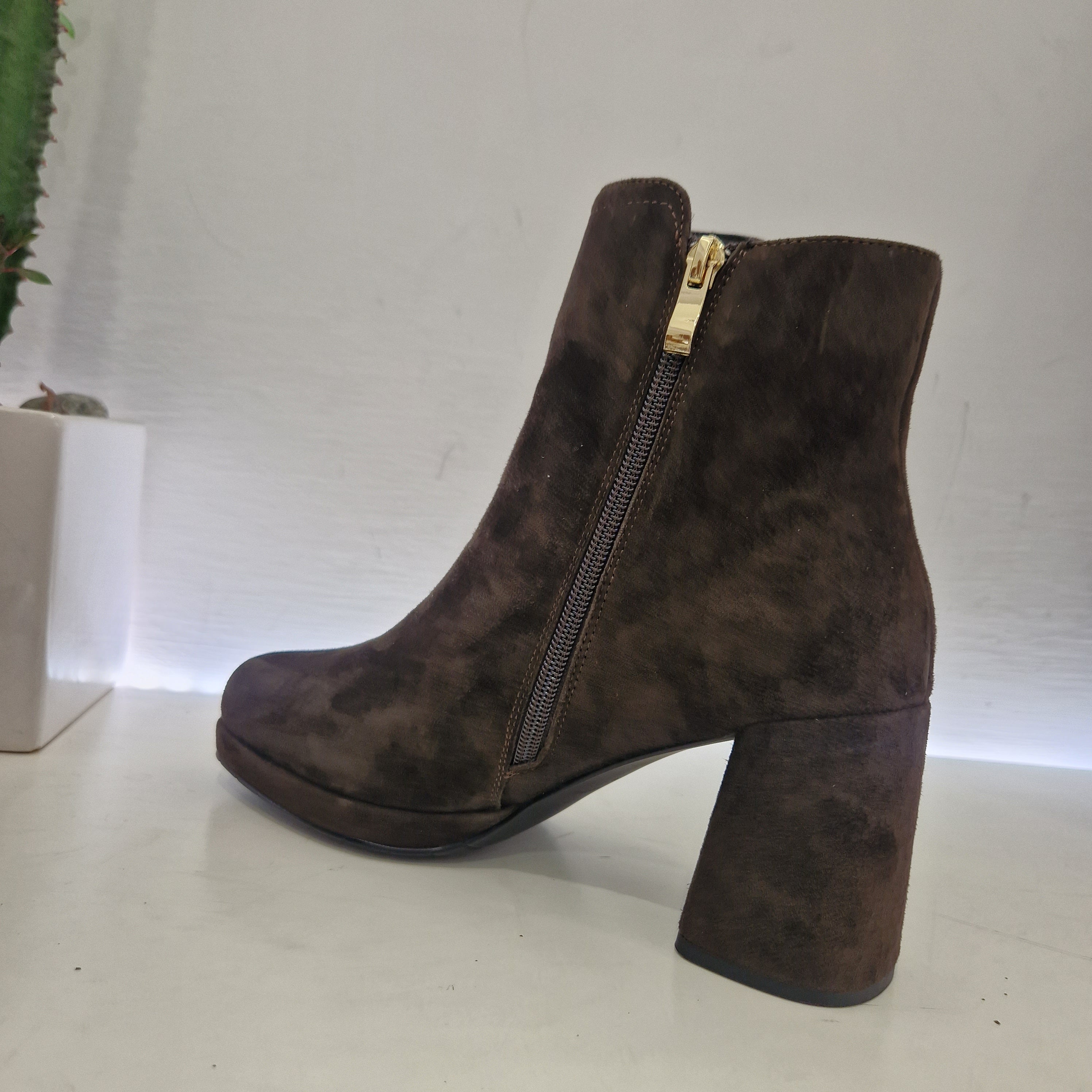 Stivaletto con platò in suede t.moro