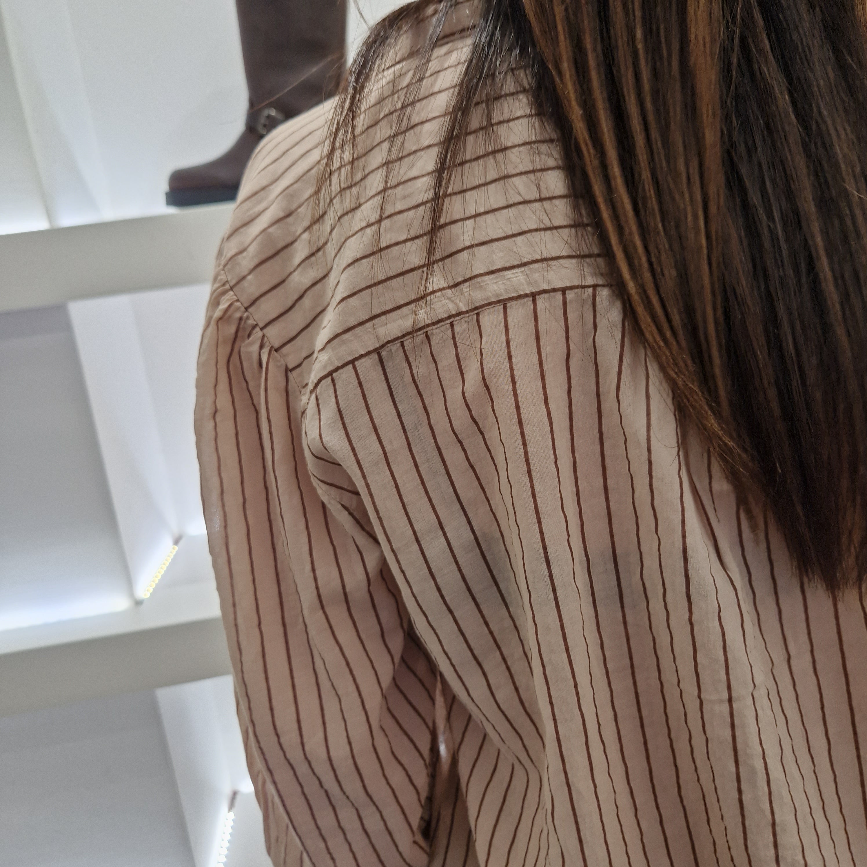Camicia a righe color sabbia