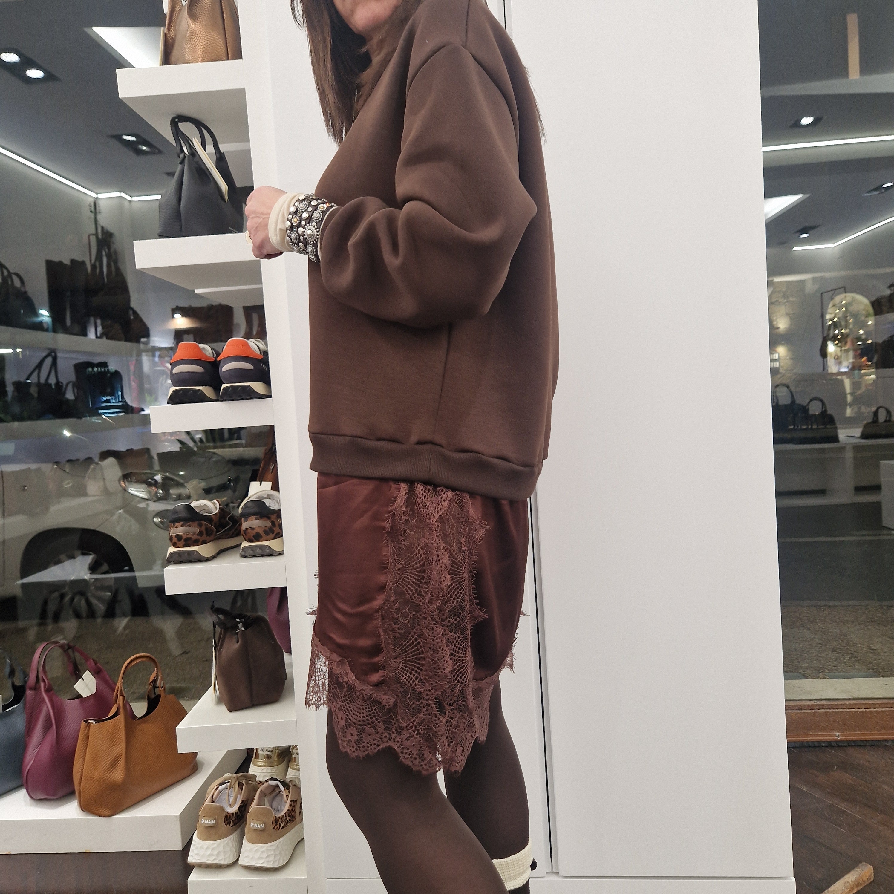 Felpa con pizzo color moro