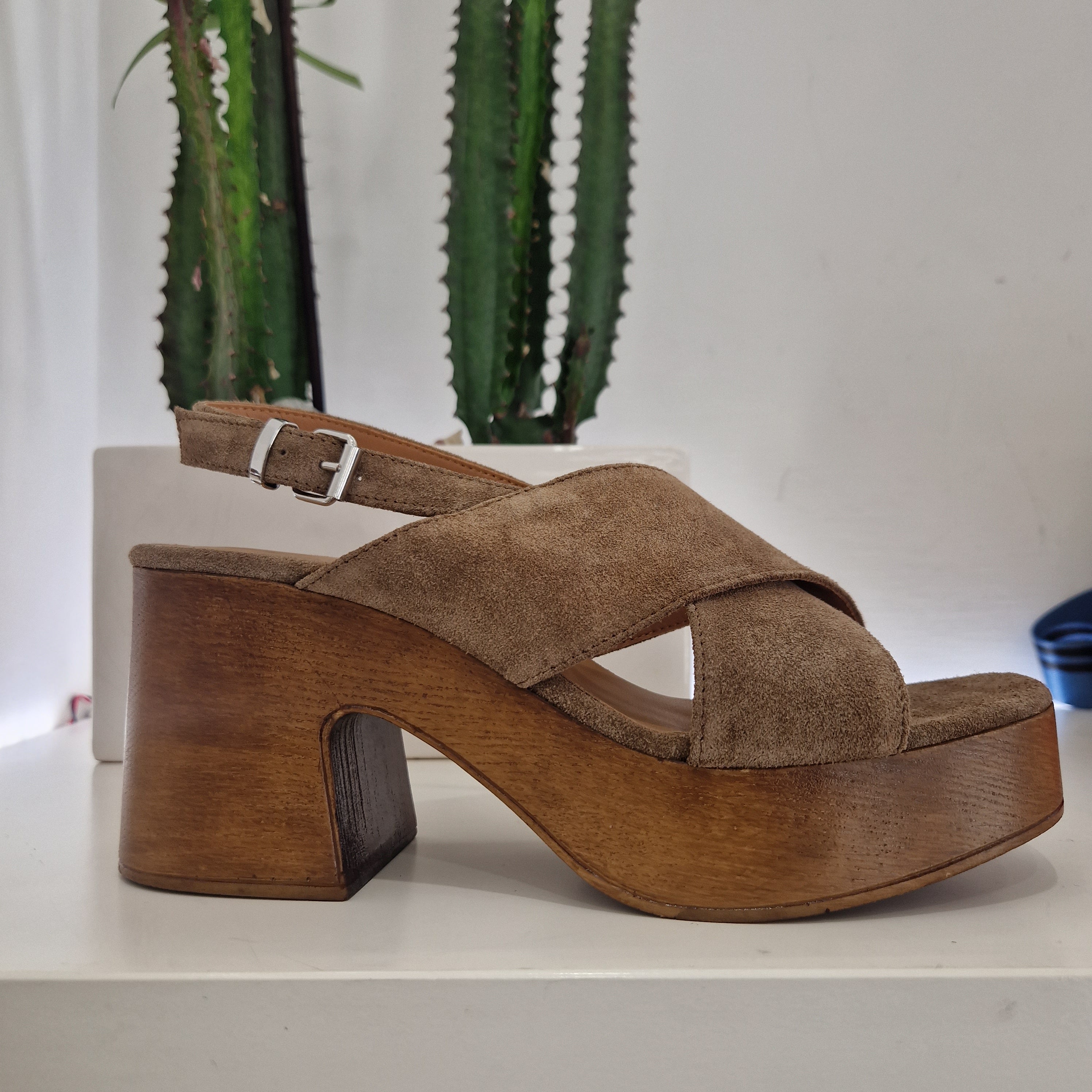 Sandalo zoccolo  MARIKA  con fascia incrociata
