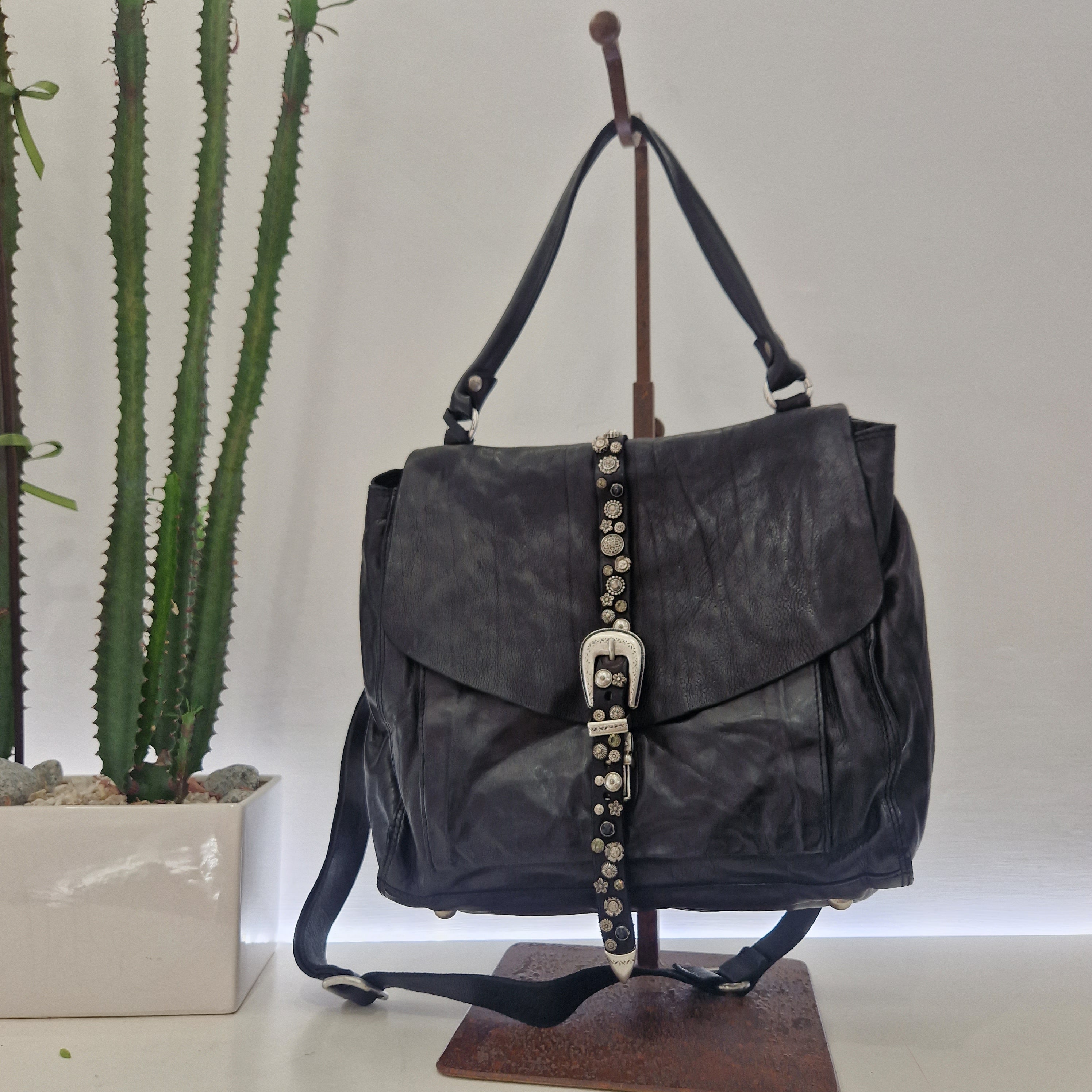 Campomaggi EMILIA monospalla nera accessorio argento