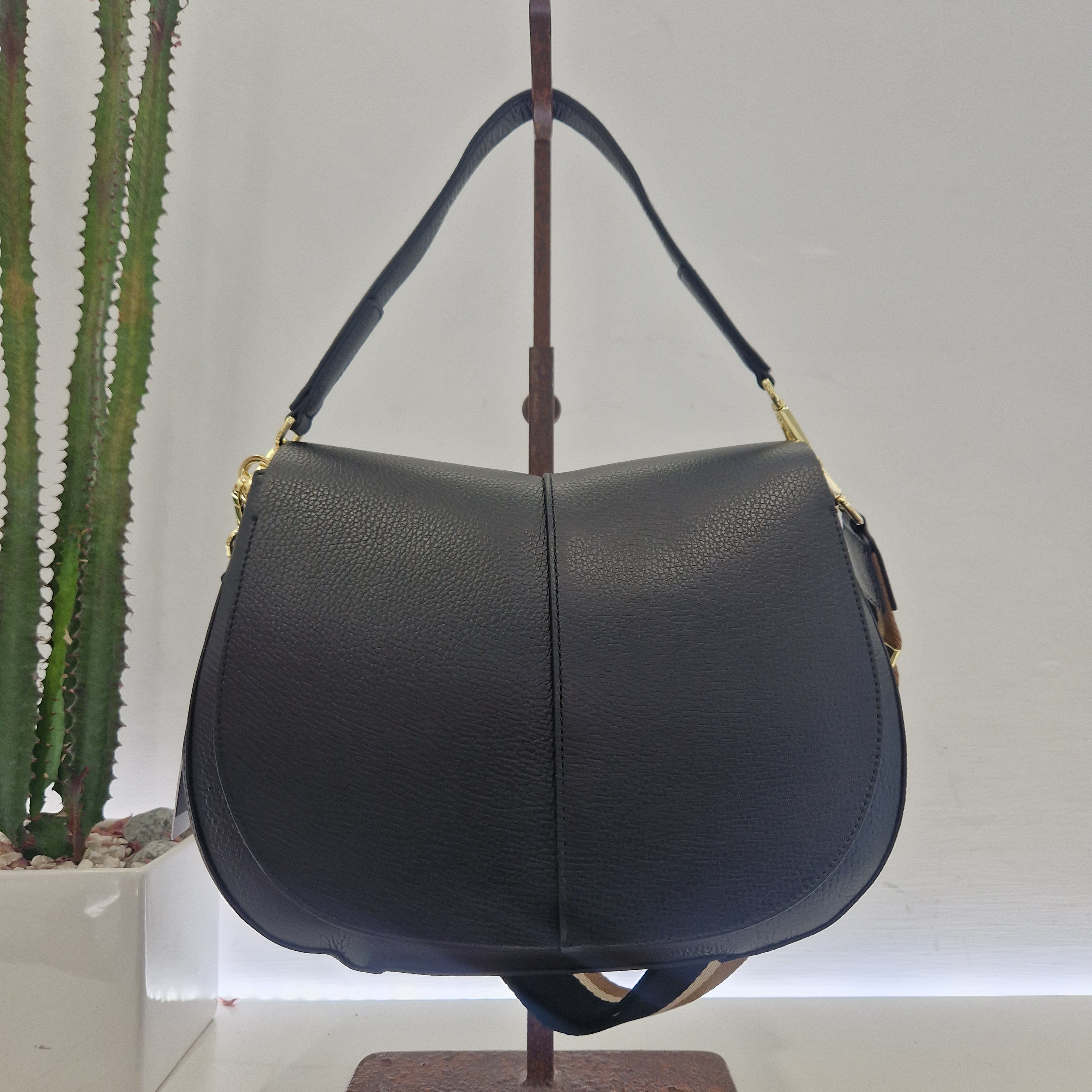 Gianni Chiarini borsa linea Helena Round grande color nero