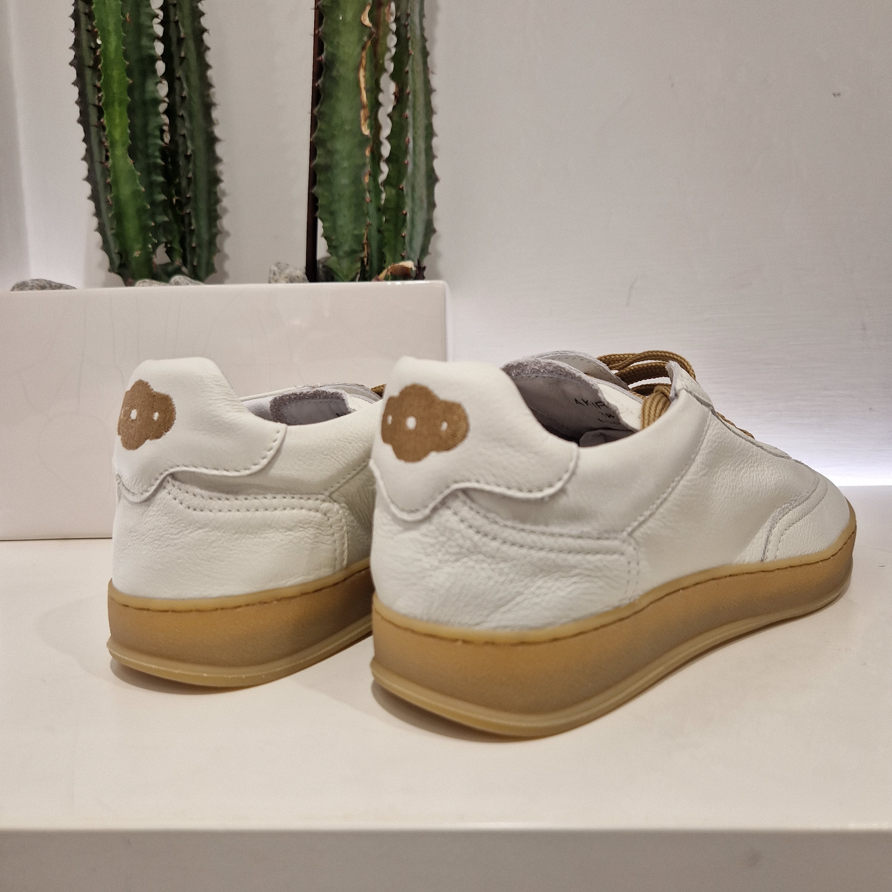 Soldini80 sneaker modello AKIRA panna