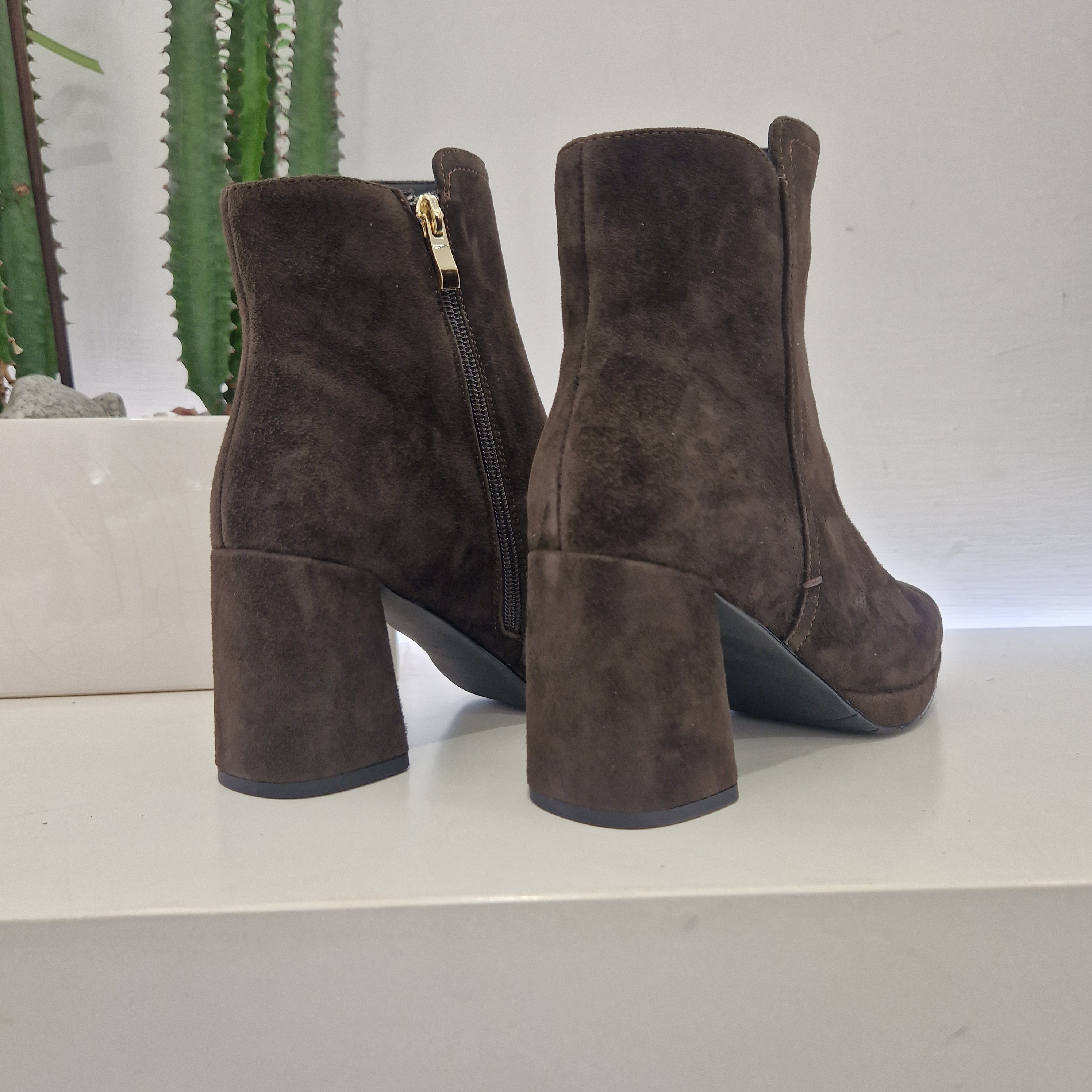 Stivaletto con platò in suede t.moro