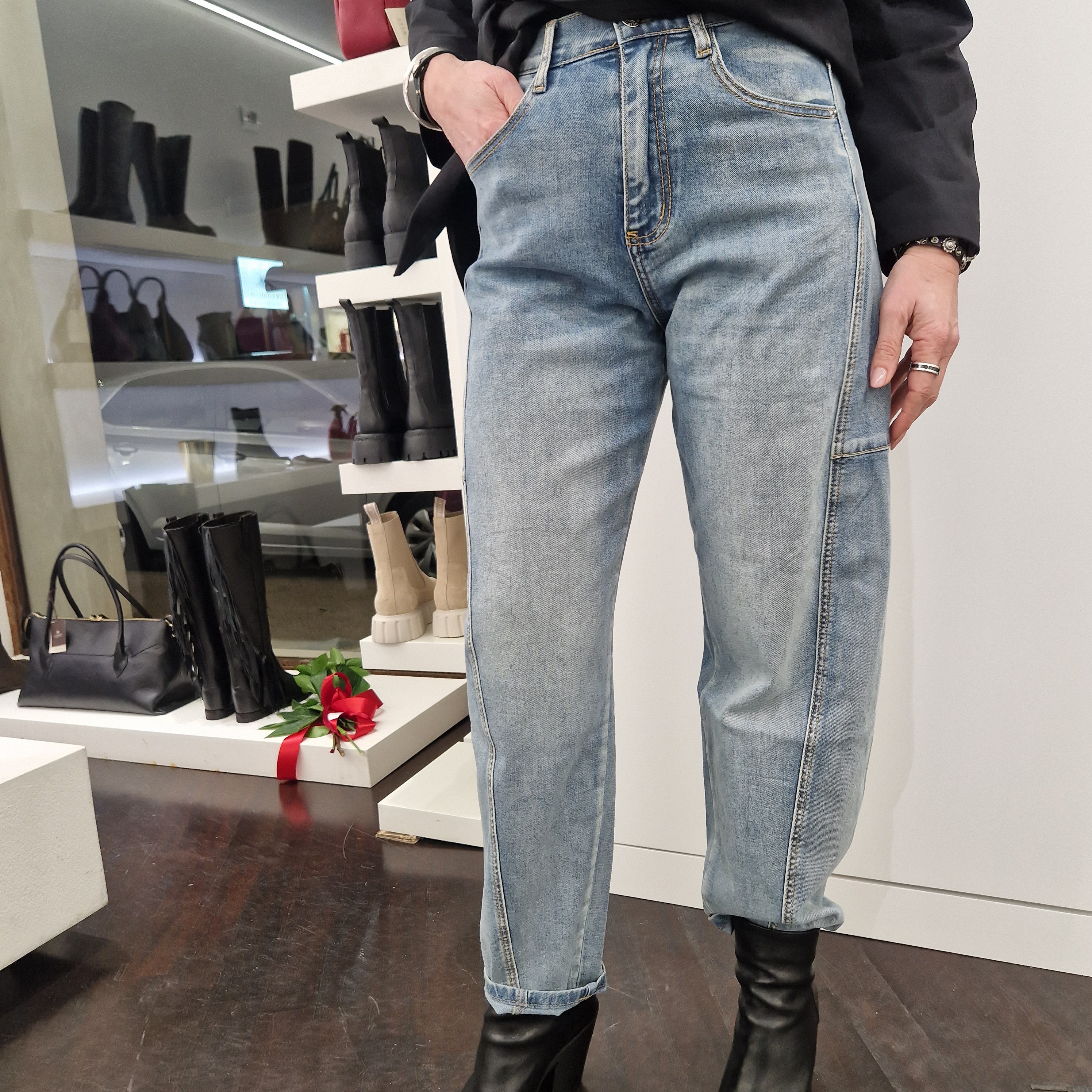 Pantalone jeans lavaggio chiaro ELASTICO
