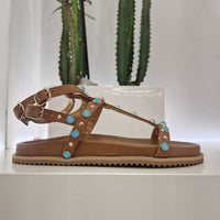 Sandalo modello gladiatore color cuoio accessorio turchese