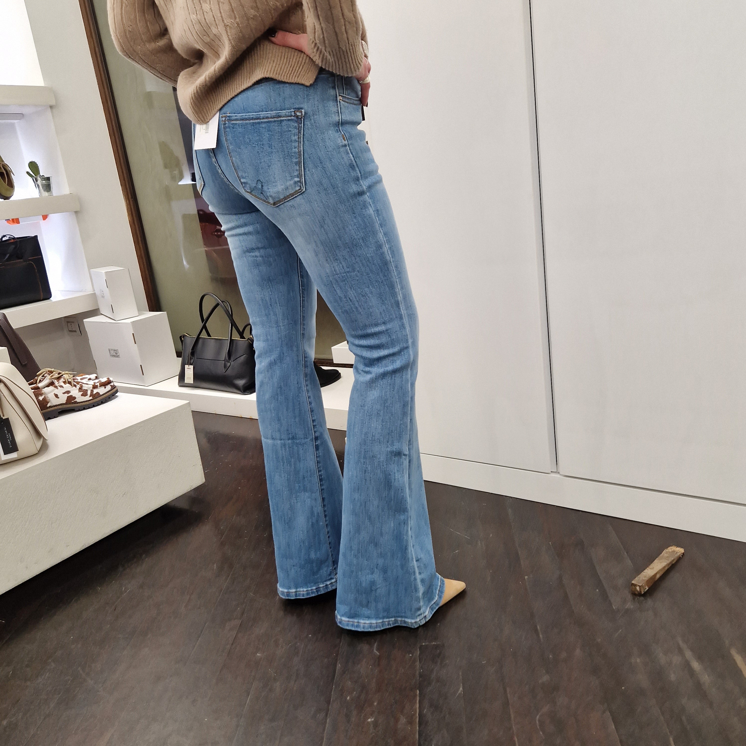 KIKISIX pantalone jeans CALIFORNIA a zampa