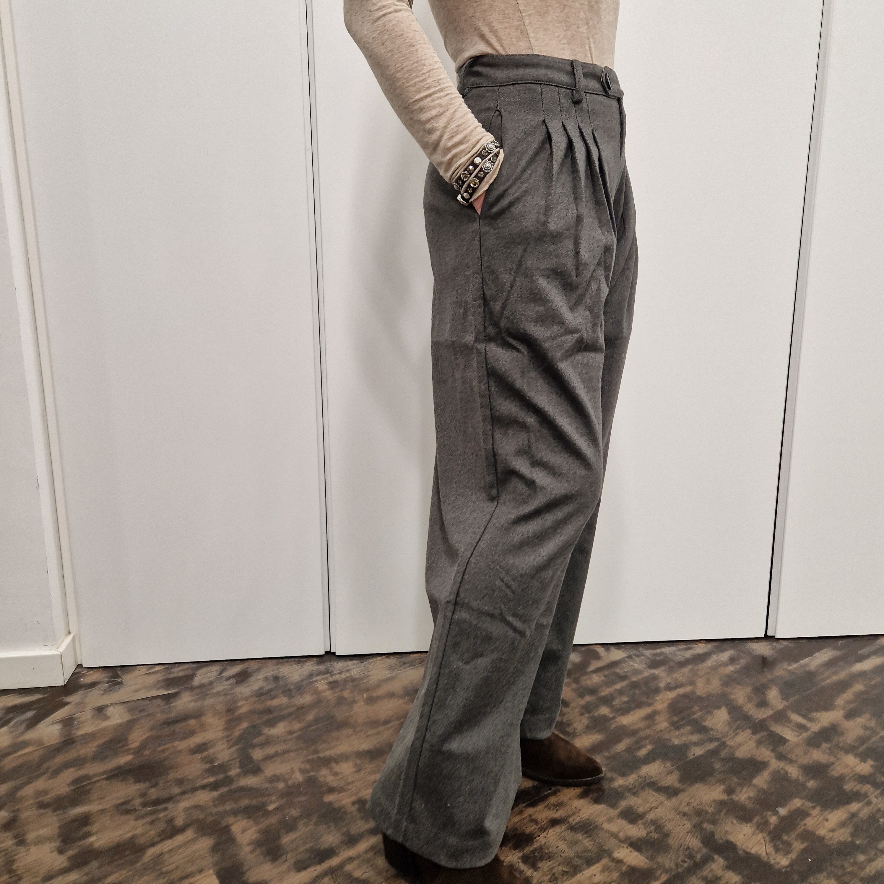 Pantalone grigio modello gamba PALAZZO