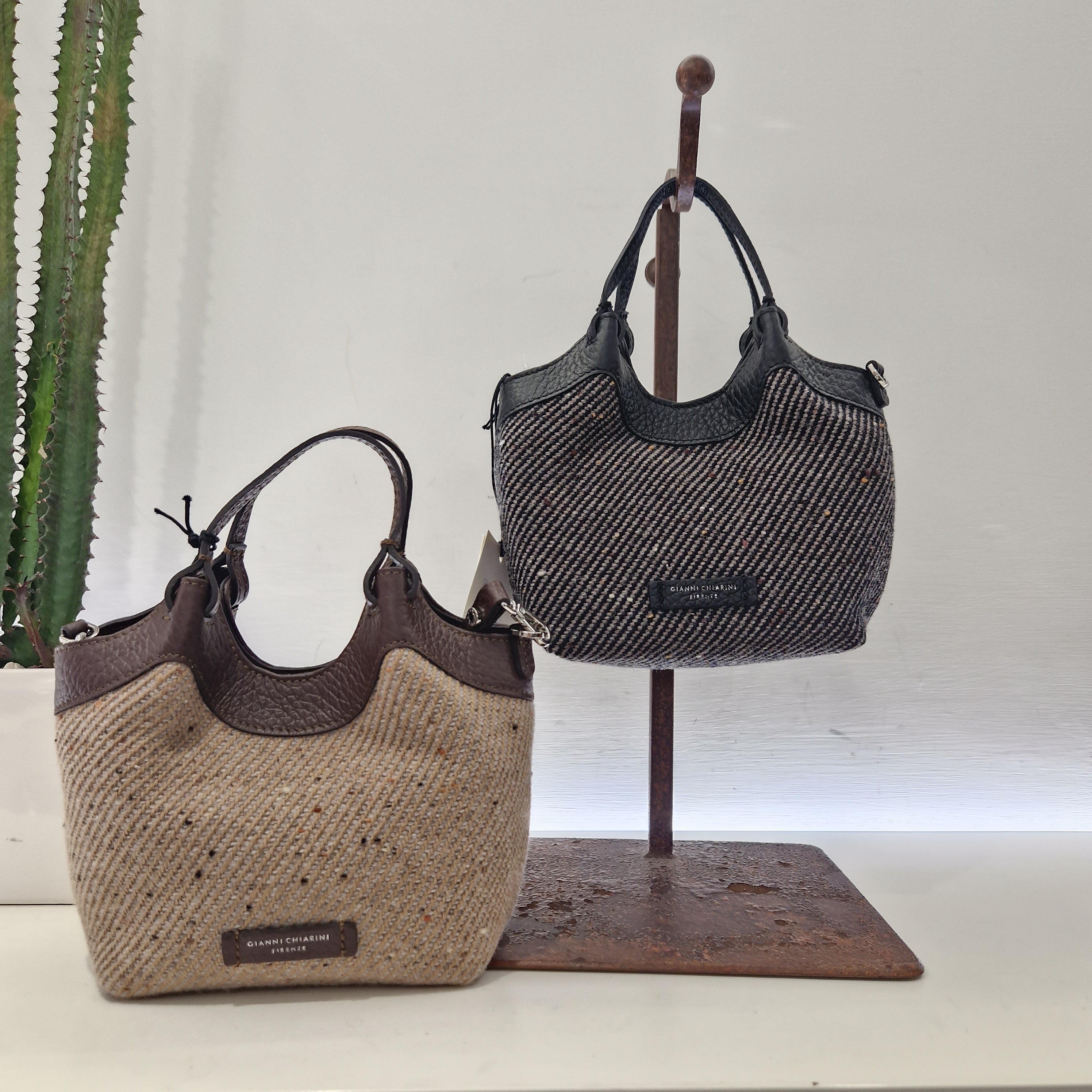 Gianni Chiarini  linea DUA piccola tessuto e pelle