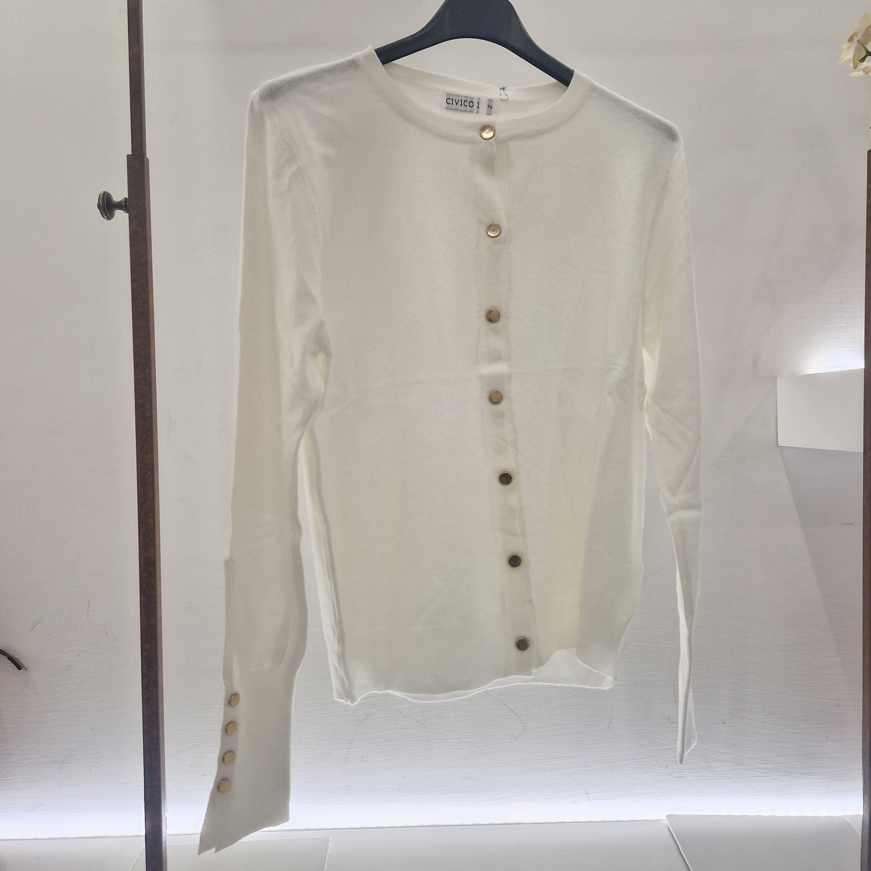 Maglia cardigan panna con bottoncini oro