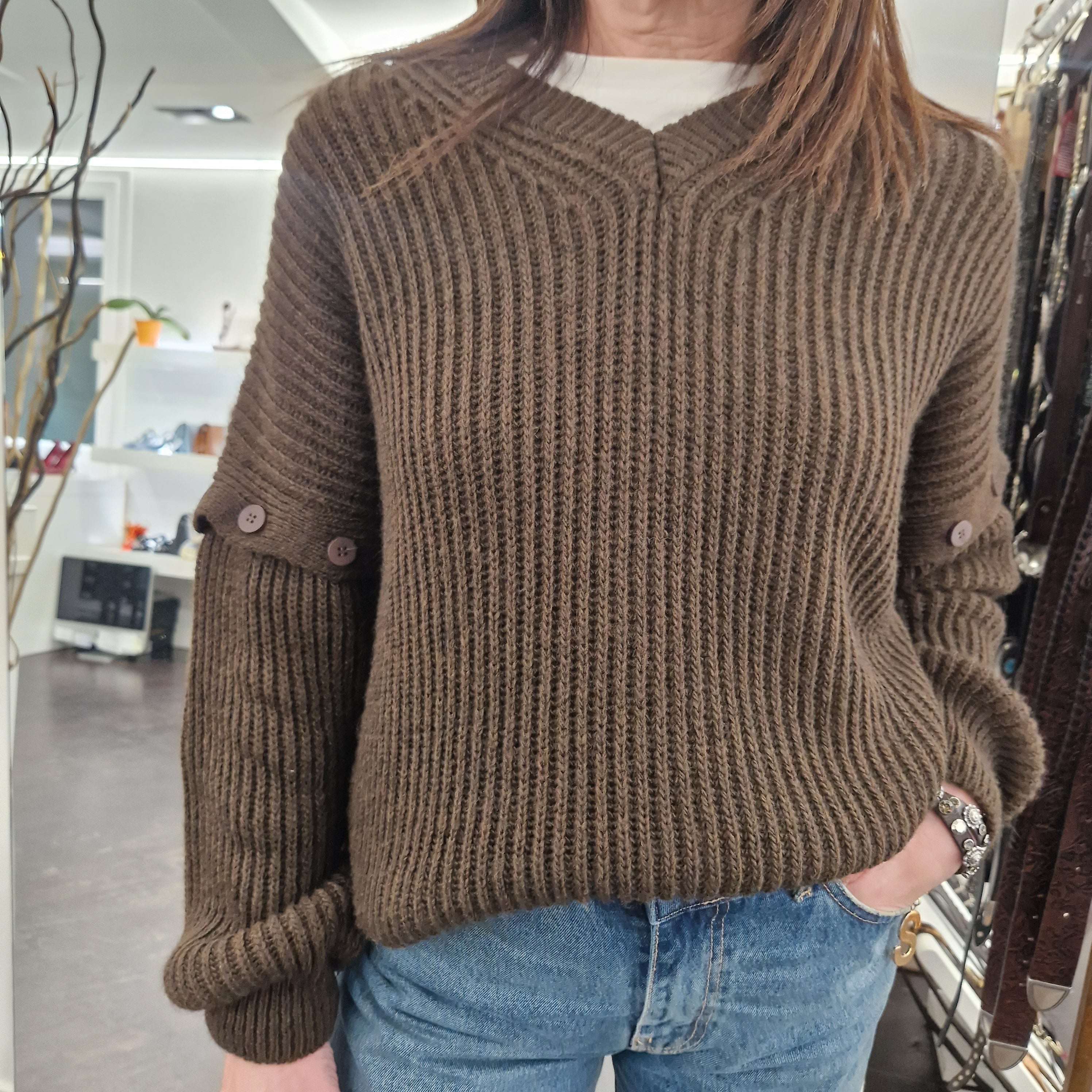 Maglione MARRONE bottoni manica