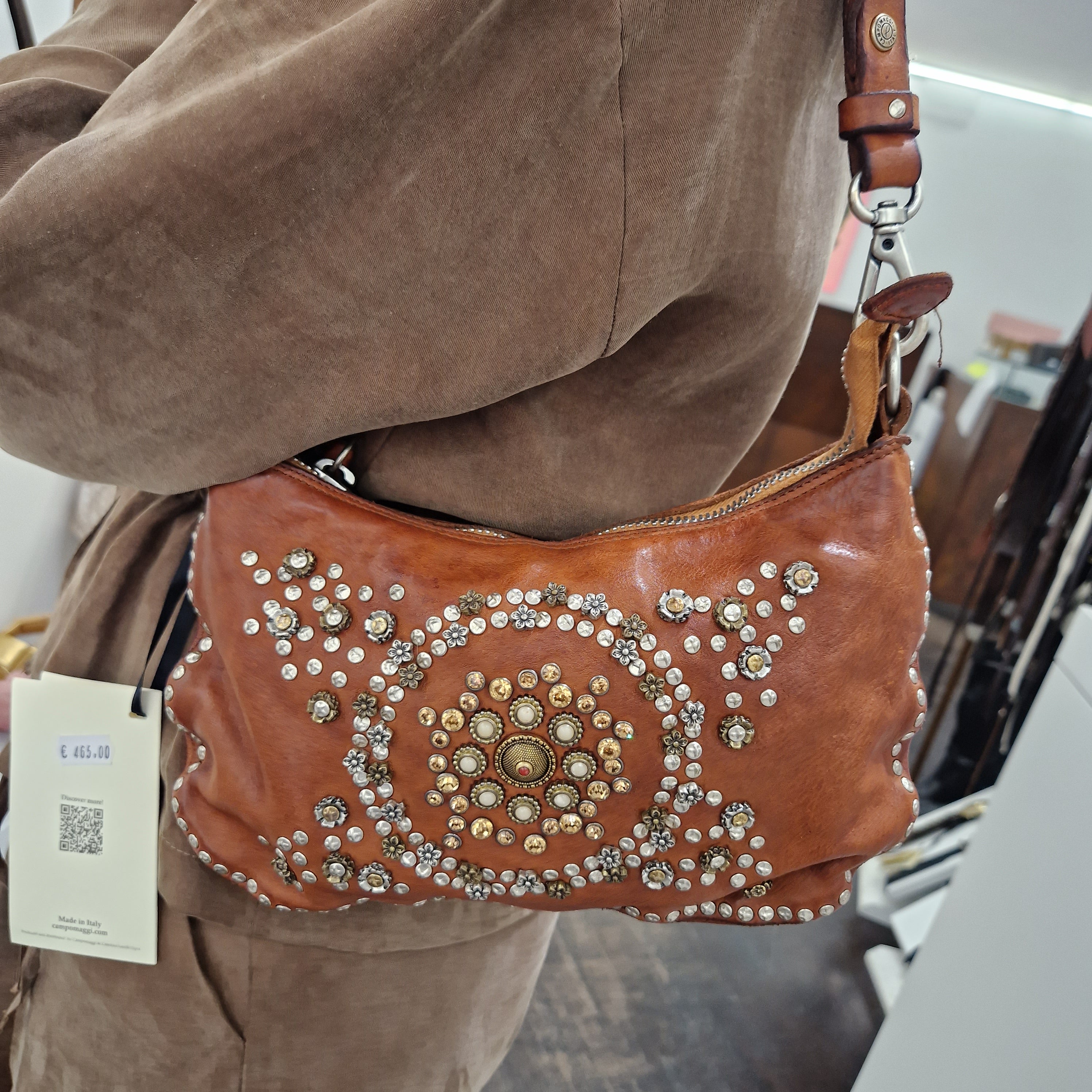 Campomaggi borsa linea TERESA borchie e rivetti argento e oro